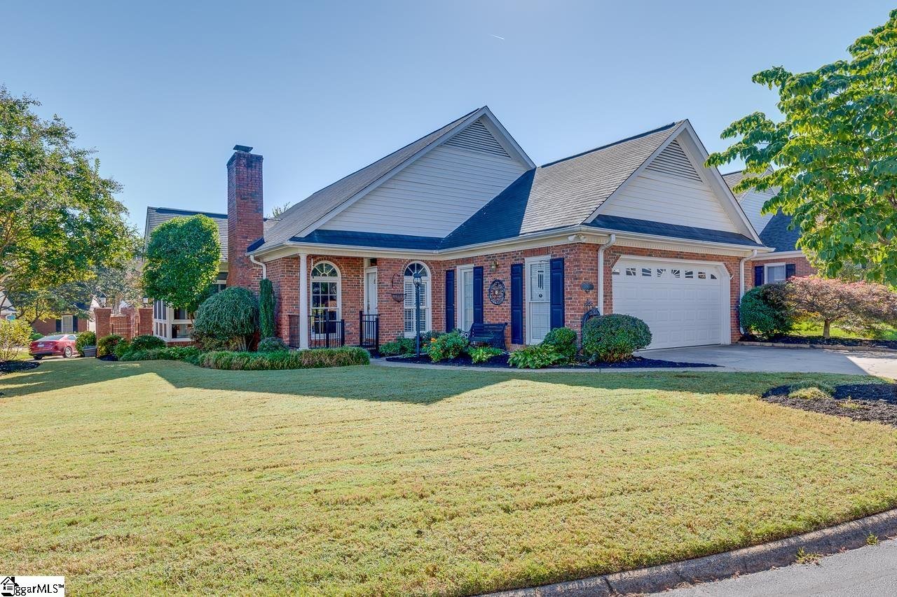 Property image 1 at 10 Greenview Drive, Greenville, SC 29609-1968