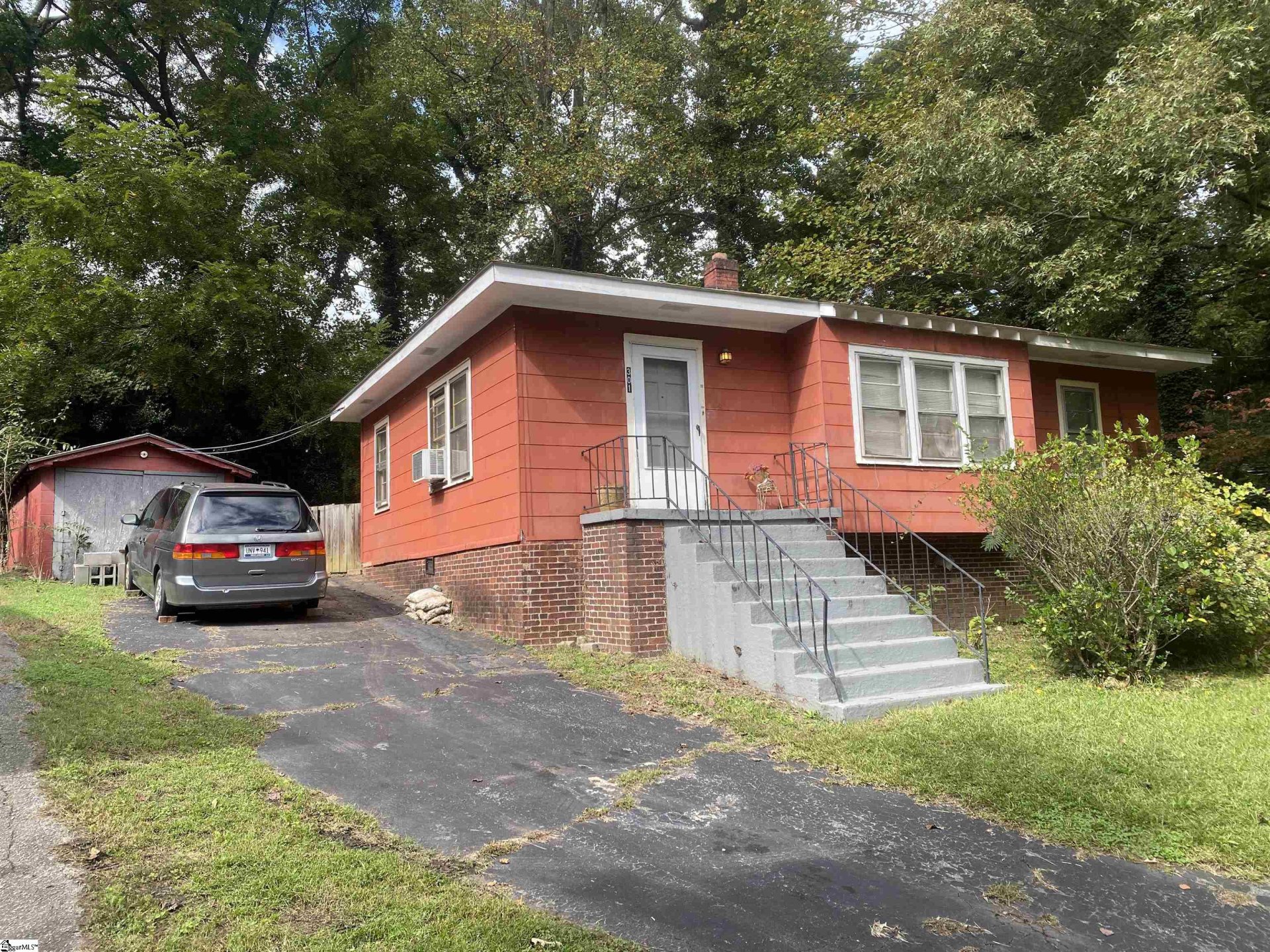 Property image 1 at 301 Piedmont Park Road, Greenville, SC 29609