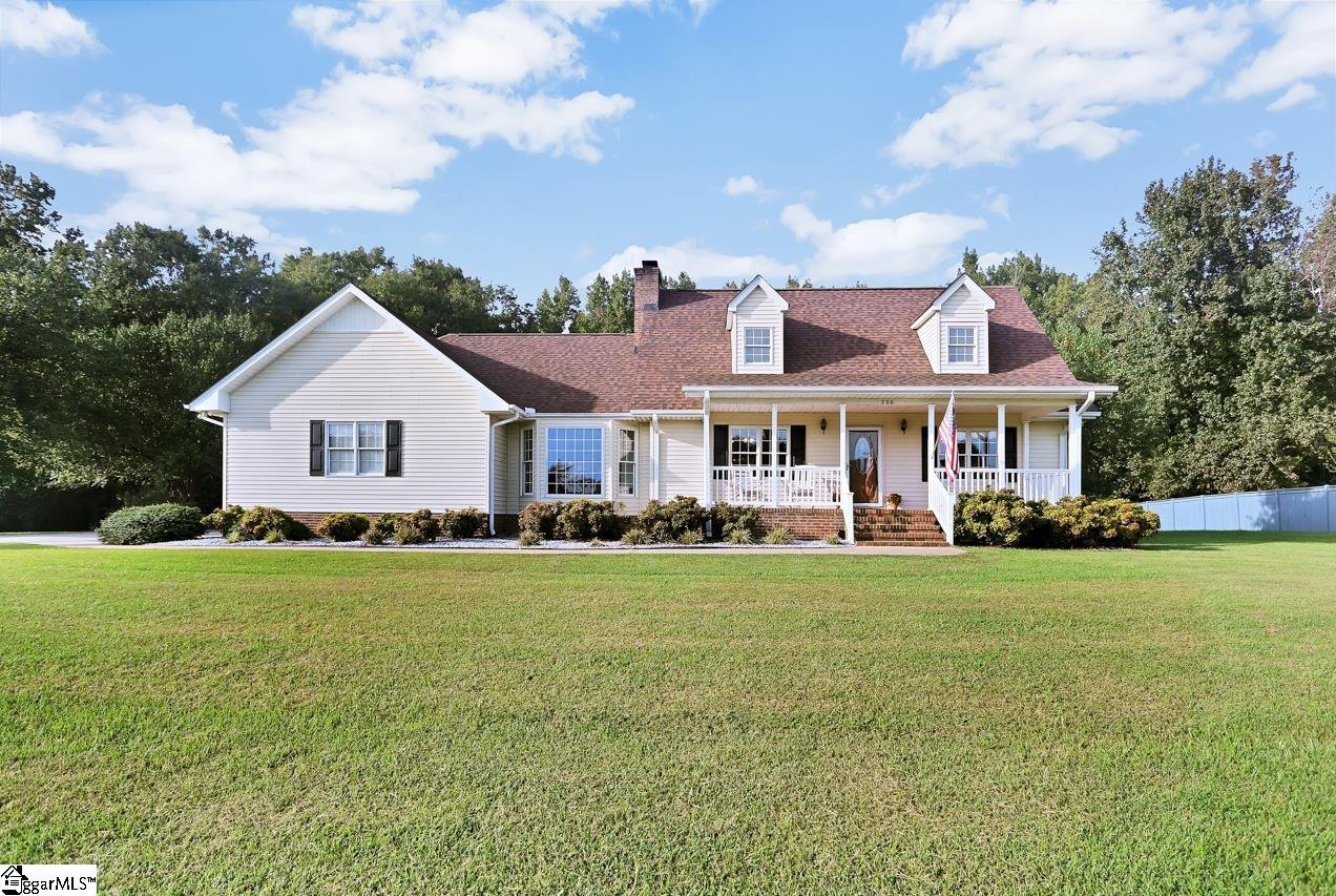 Property image 1 at 206 Mountain Crest Drive, Taylors, SC 29687