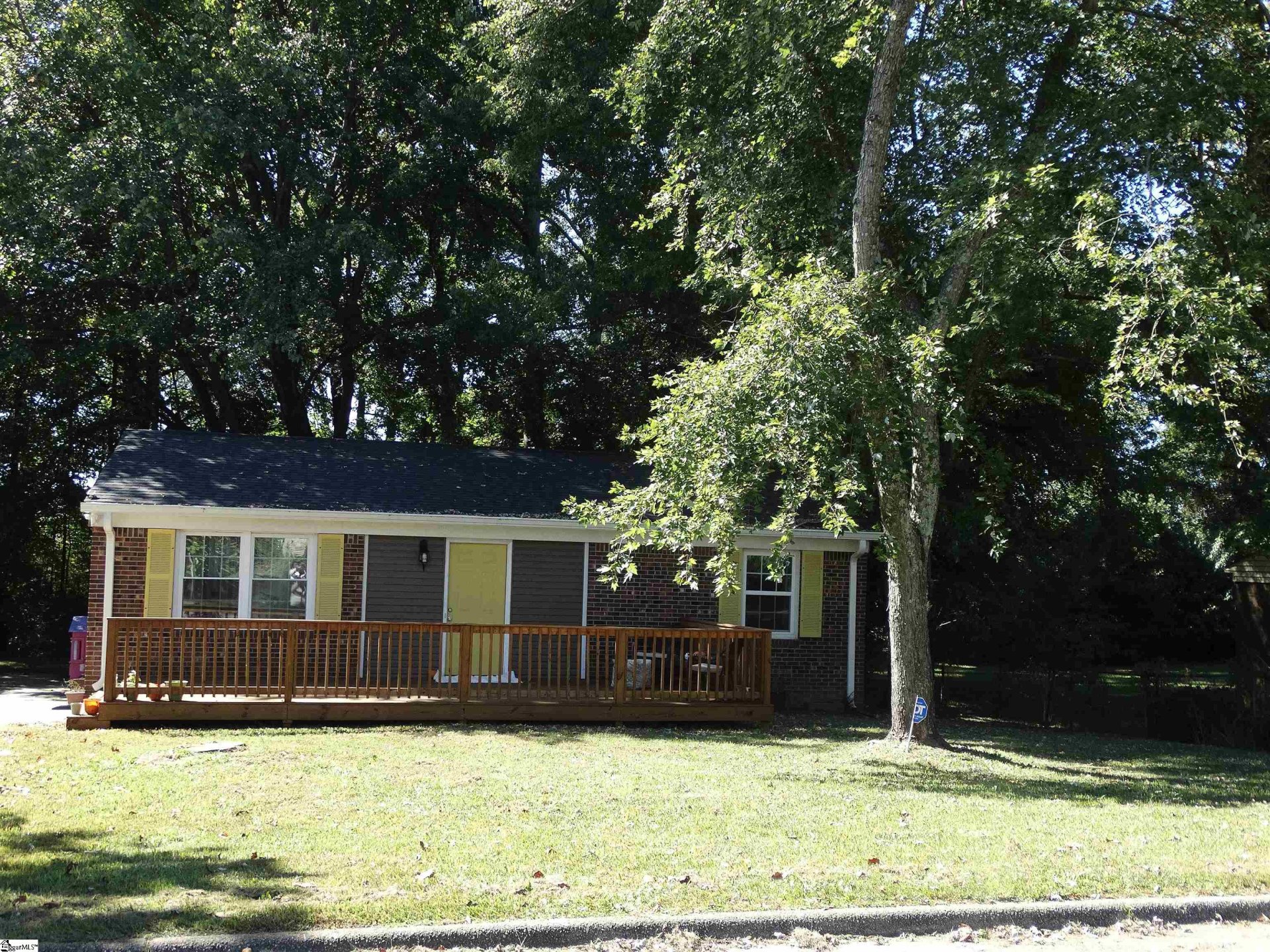 Property image 1 at 6 Idlewild Avenue, Greenville, SC 29605