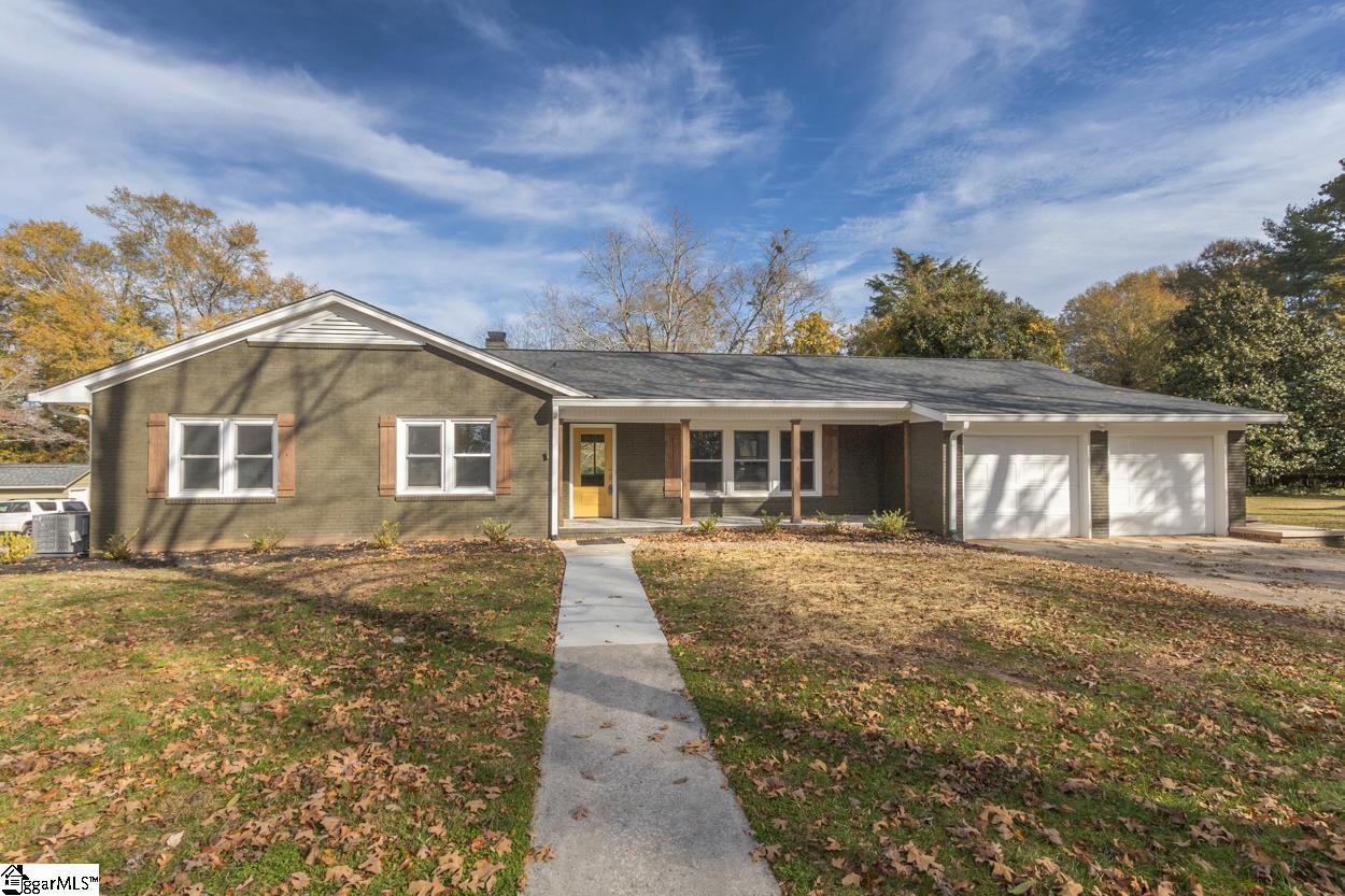 Property image 1 at 302 N B Street, Easley, SC 29640