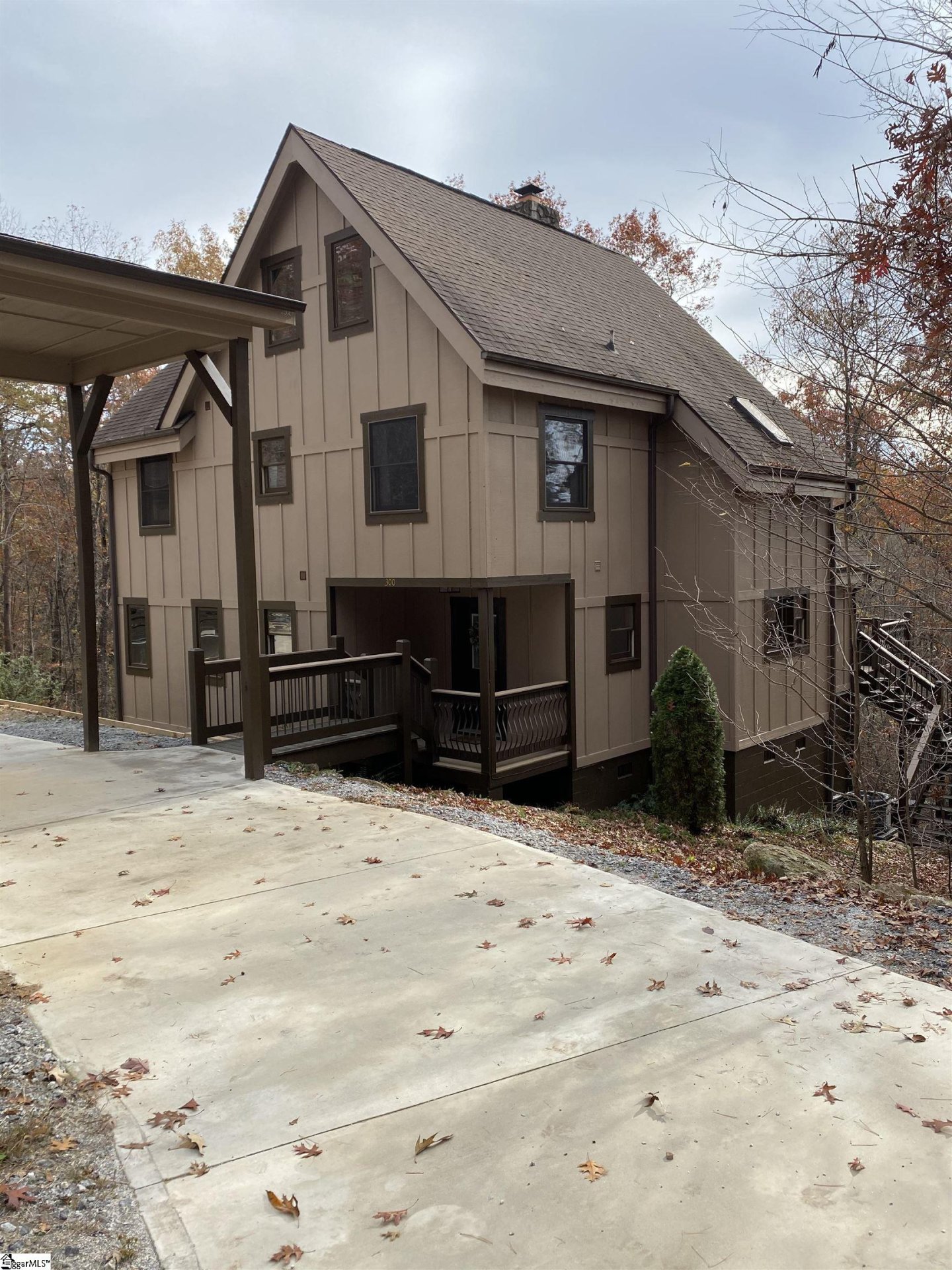 Property image 1 at 300 Doe Run, Pickens, SC 29671