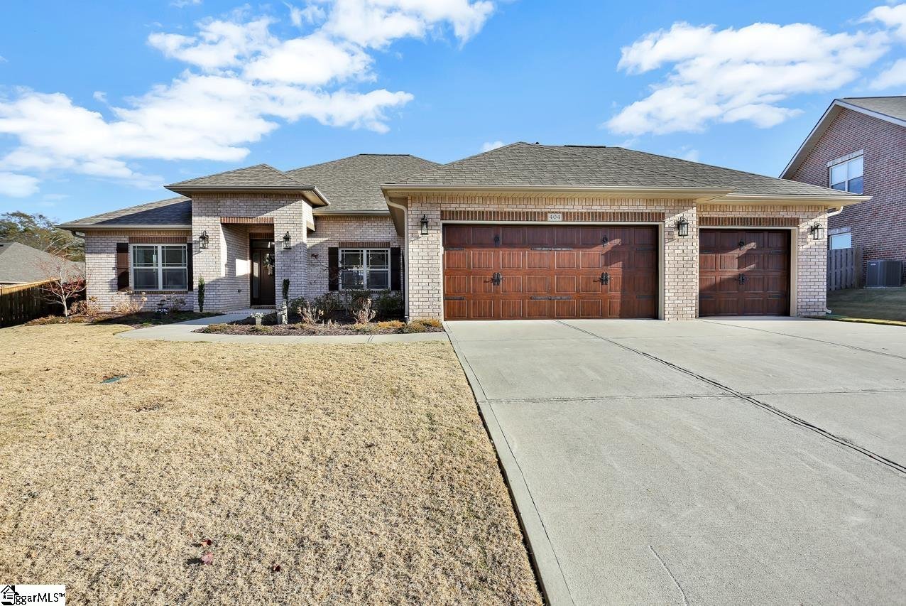 Property image 1 at 404 SUNSET FARM Lane, Simpsonville, SC 29681