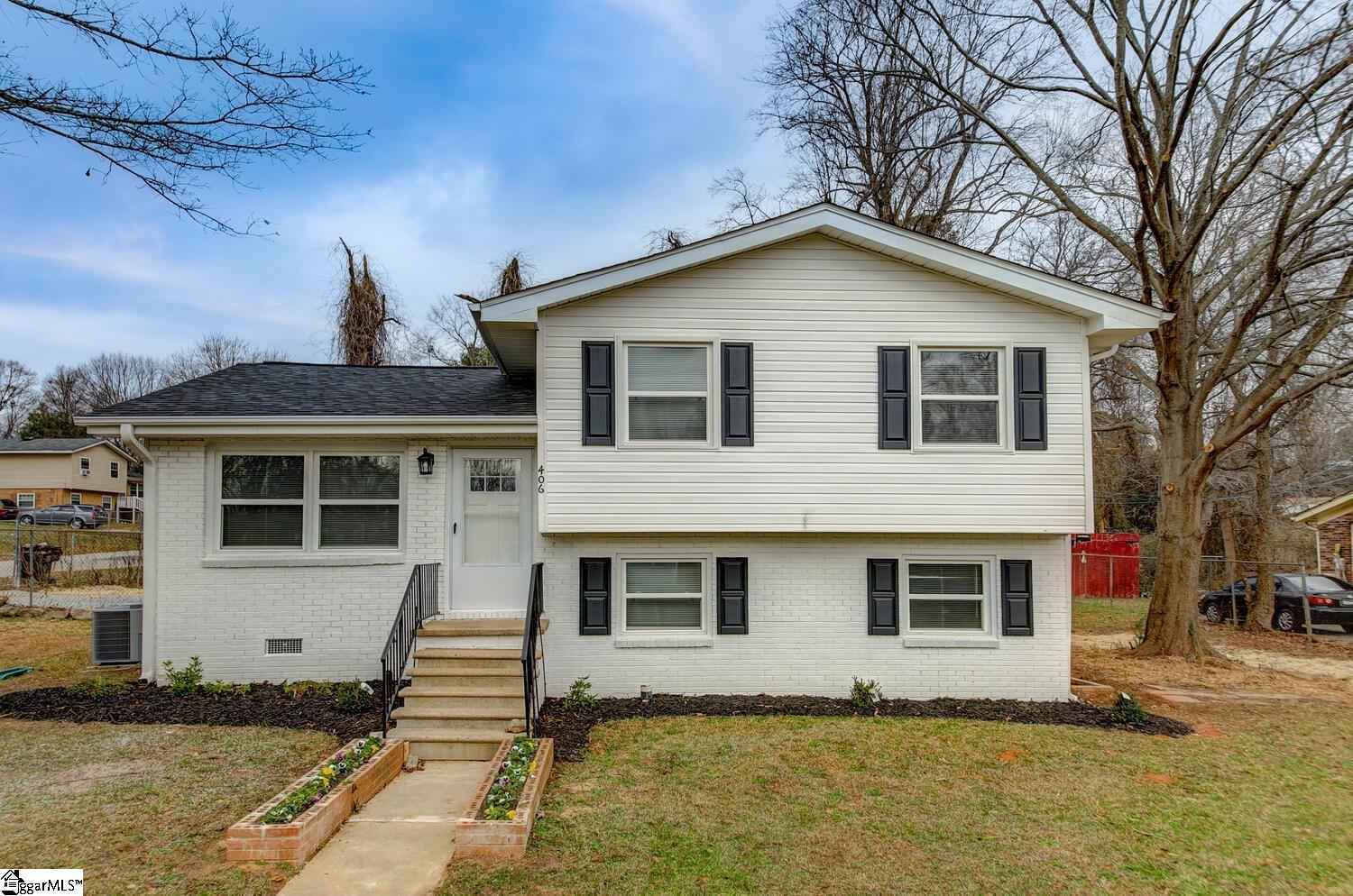 Property image 1 at 406 Old Farm Road, Moore, SC 29369