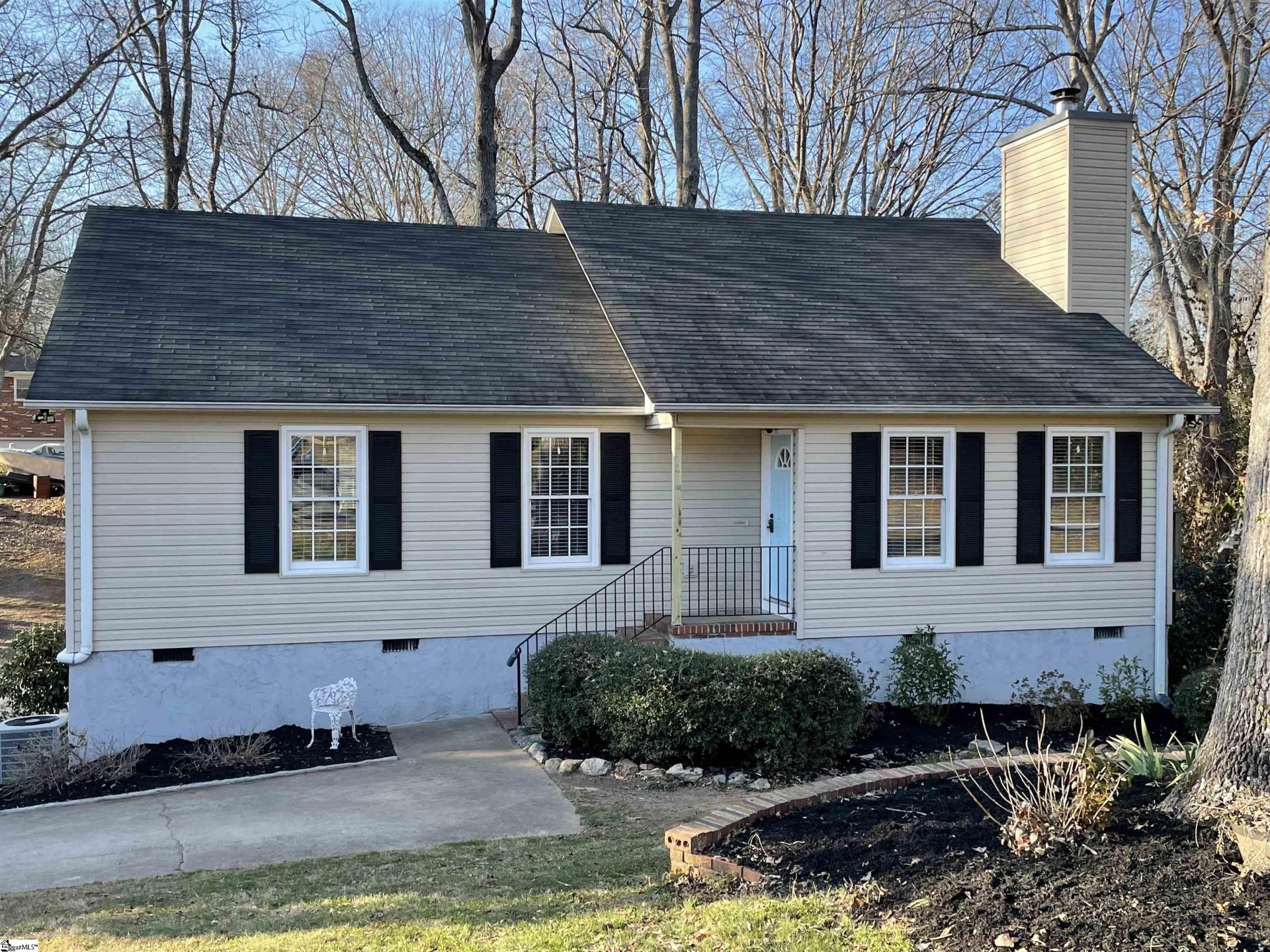 Property image 1 at 215 Richmond Drive, Greenville, SC 29617