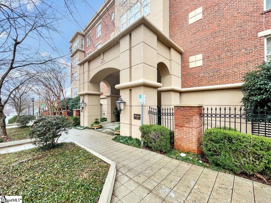 400 N Main Street Apt 305