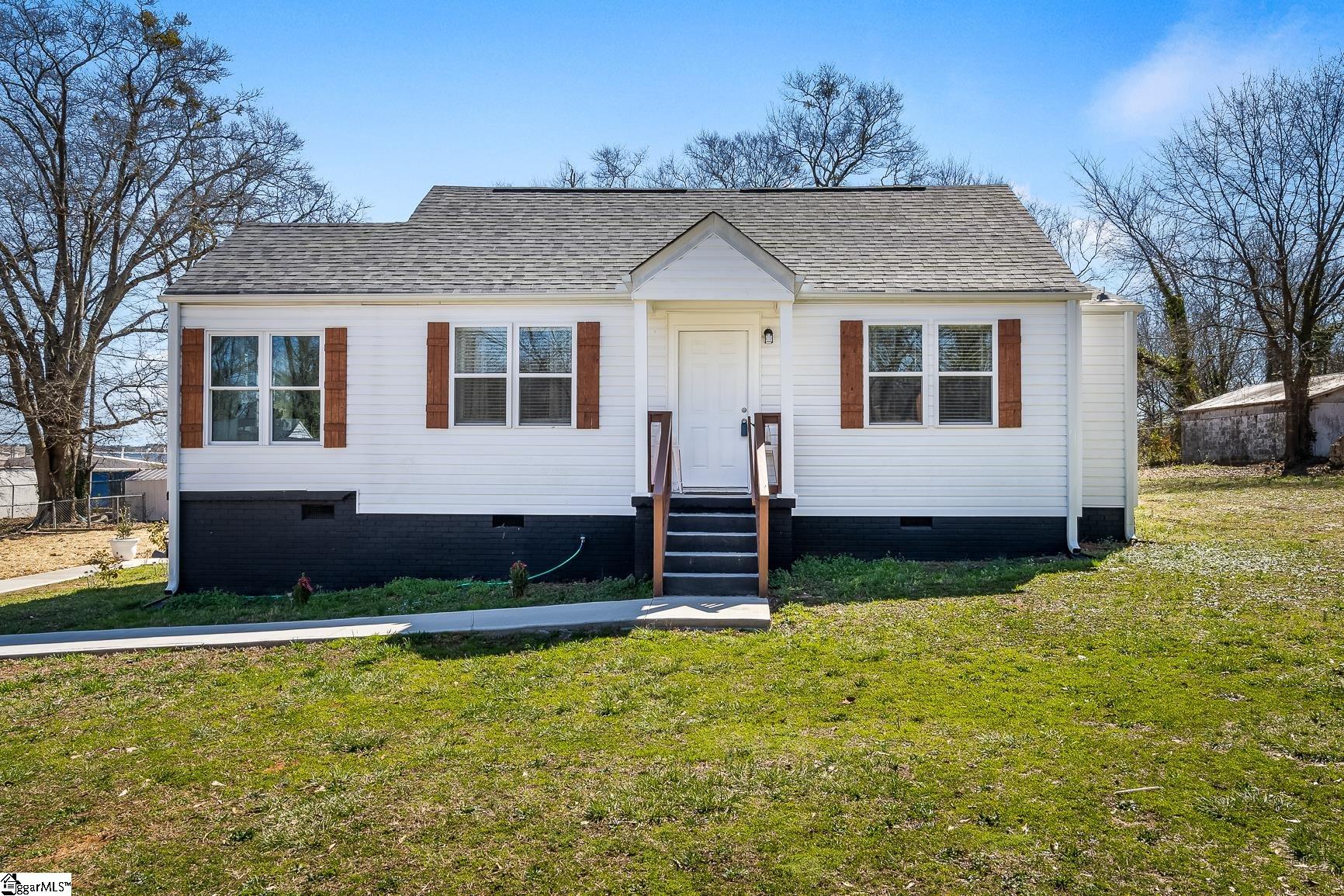 Property image 1 at 318 Crosby Circle, Greenville, SC 29605