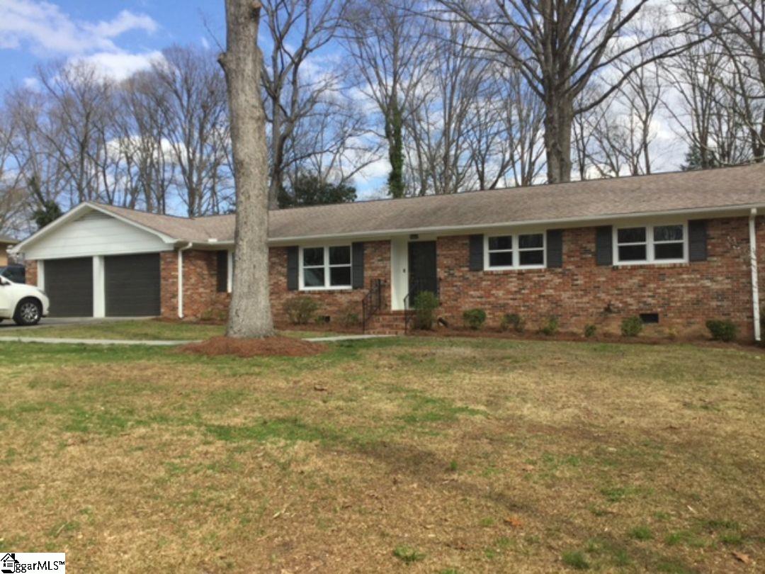 Property image 1 at 111 Bedford Drive, Taylors, SC 29687
