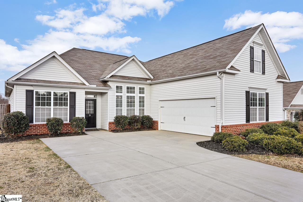 Property image 1 at 9 Aylestone Way, Piedmont, SC 29673