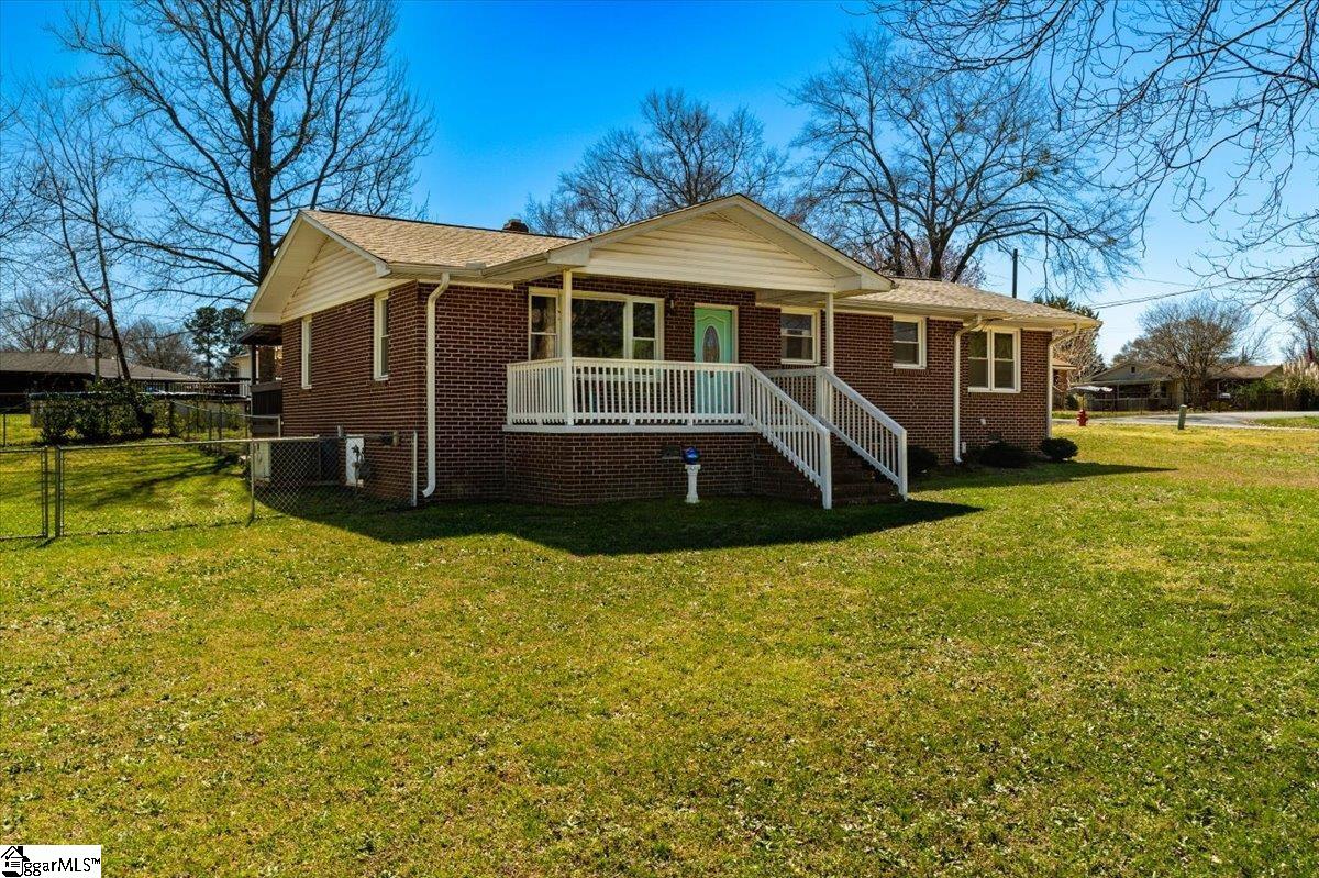 Property image 1 at 7 Academy Drive, Williamston, SC 29697