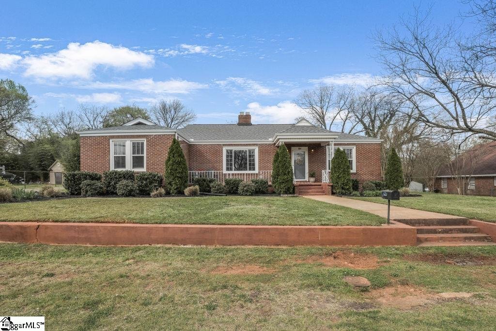 Property image 1 at 104 Highlawn Avenue, Greenville, SC 29611