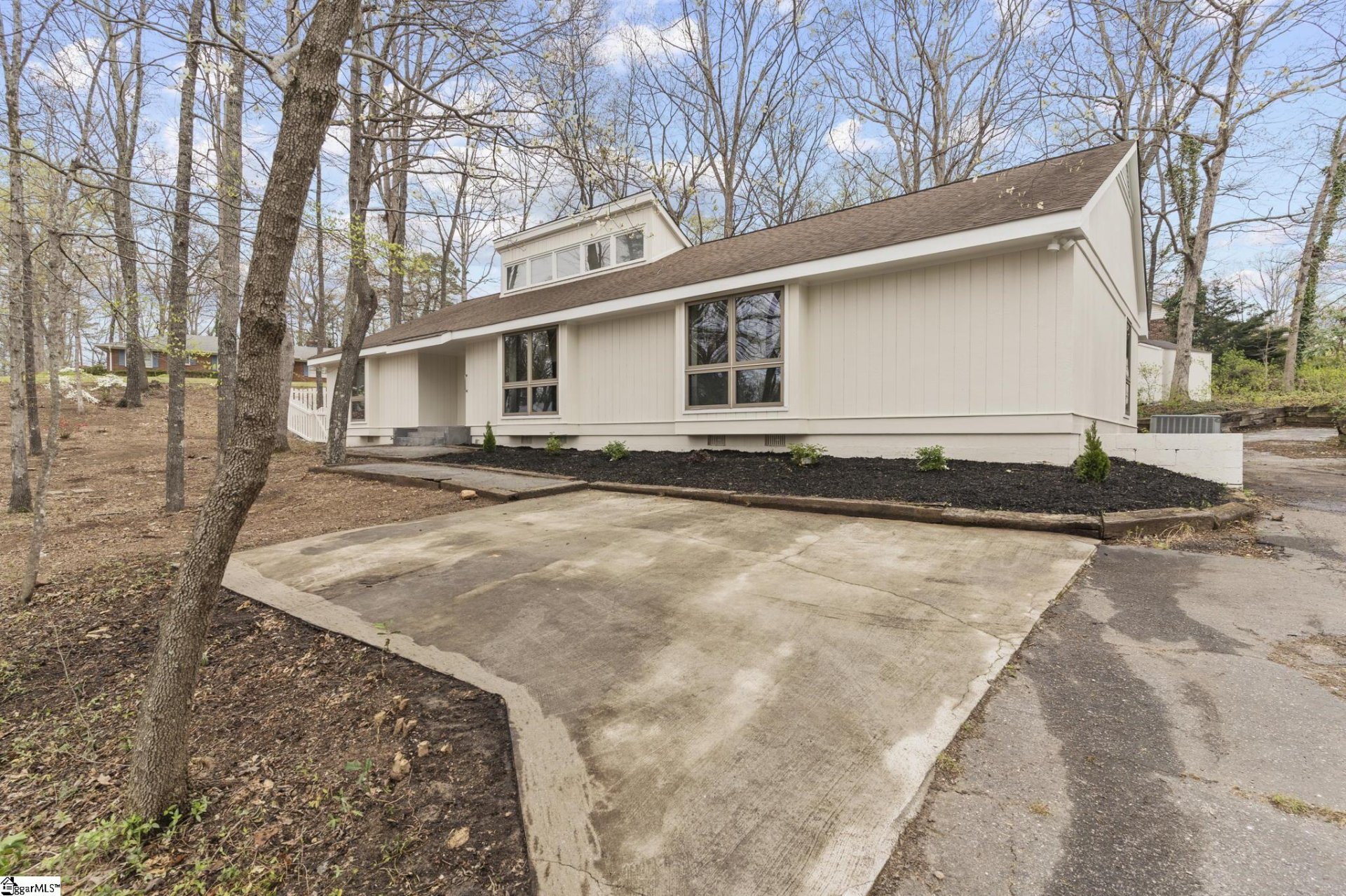 Property image 1 at 14 Kingsbury Road, Greenville, SC 29617