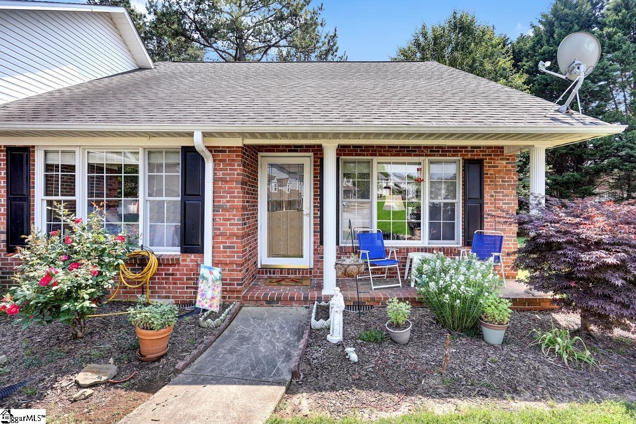 Property image 1 at 421 W Pointe Drive, Spartanburg, SC 29301-3404