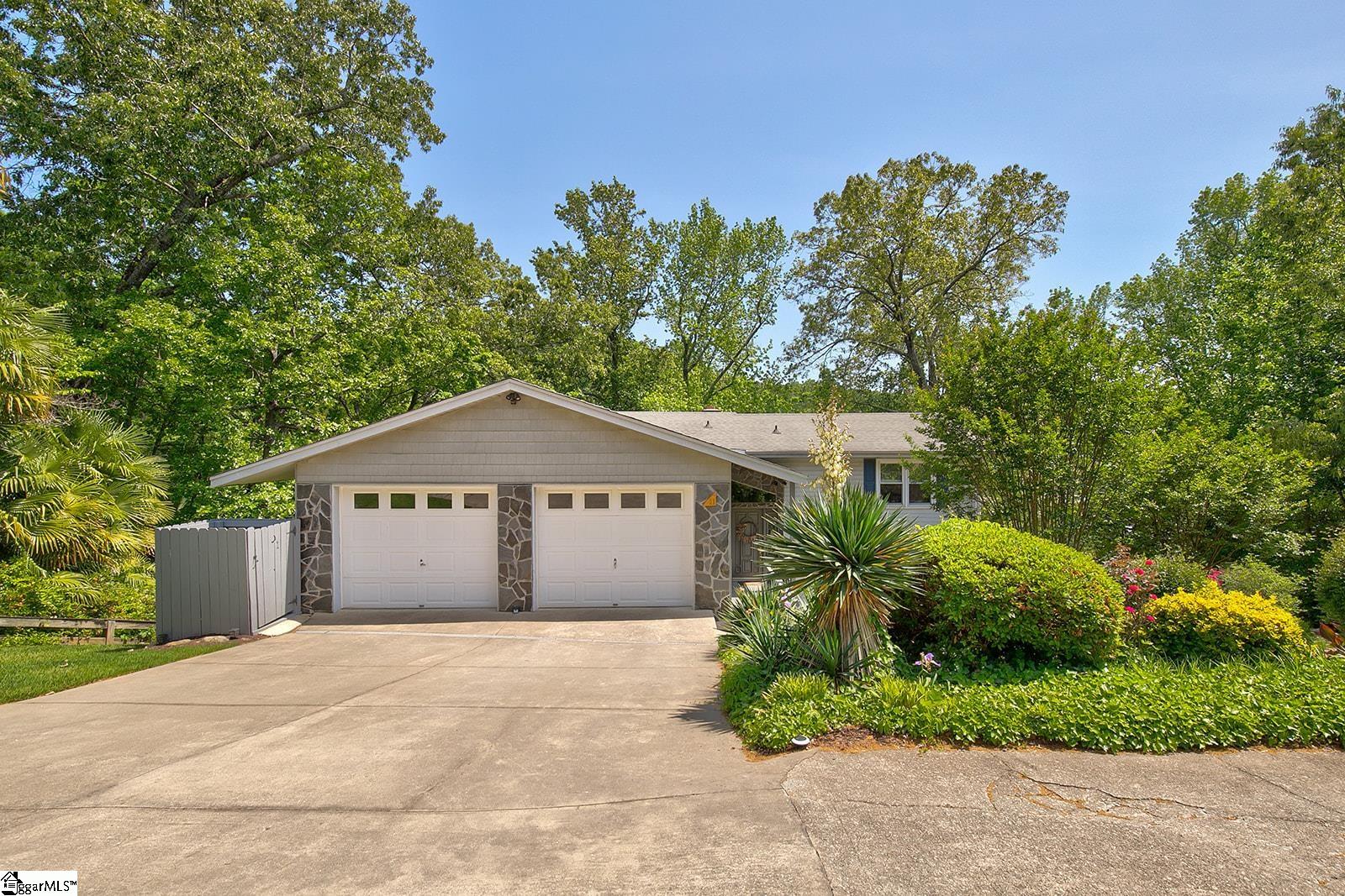 11 Saluda Lake Circle