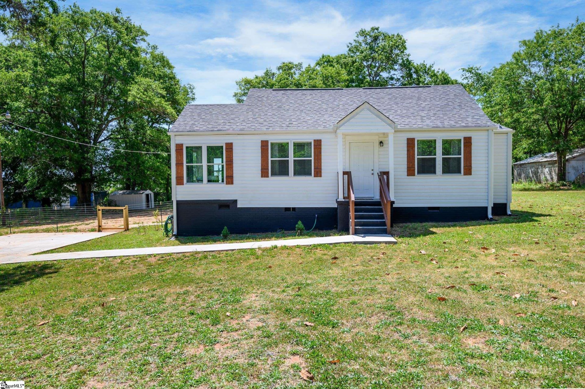 Property image 1 at 318 Crosby Circle, Greenville, SC 29605