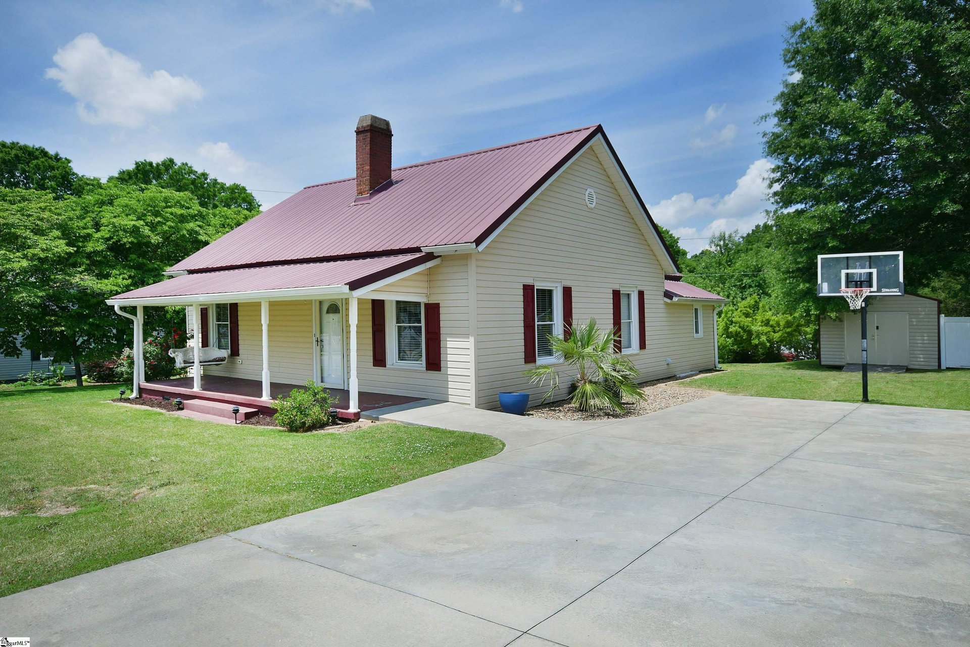 Property image 1 at 404 W Curtis Street, Simpsonville, SC 29681