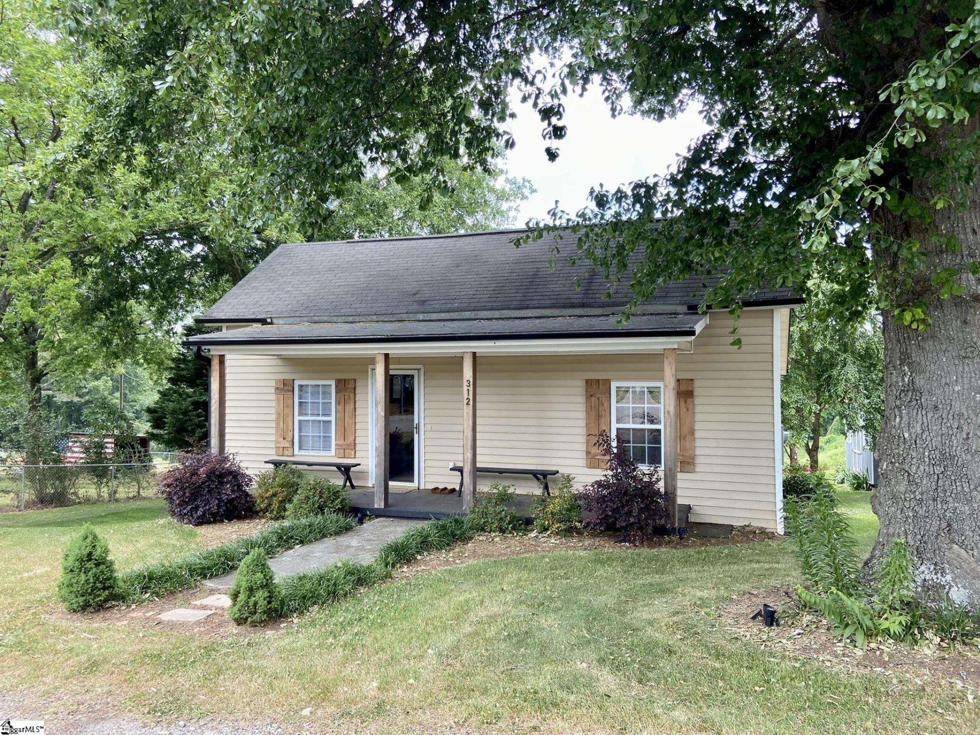 Property image 1 at 312 W Beattie Street, Liberty, SC 29657