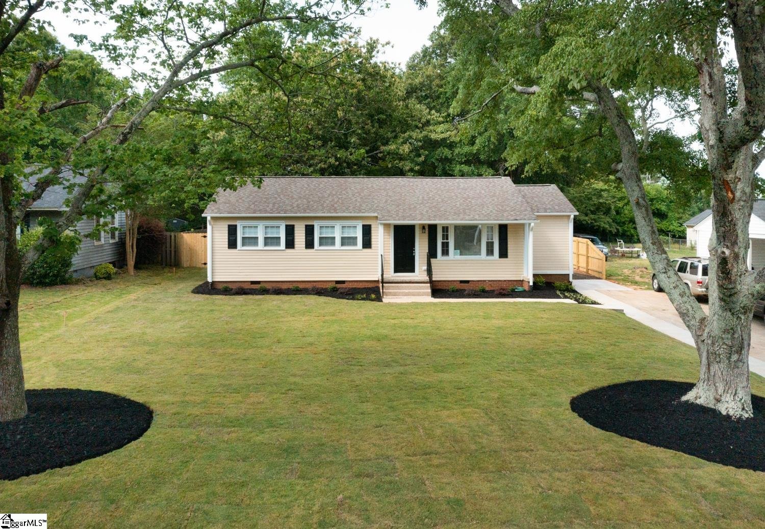 Property image 1 at 10 Plymouth Avenue, Greenville, SC 29607-1622