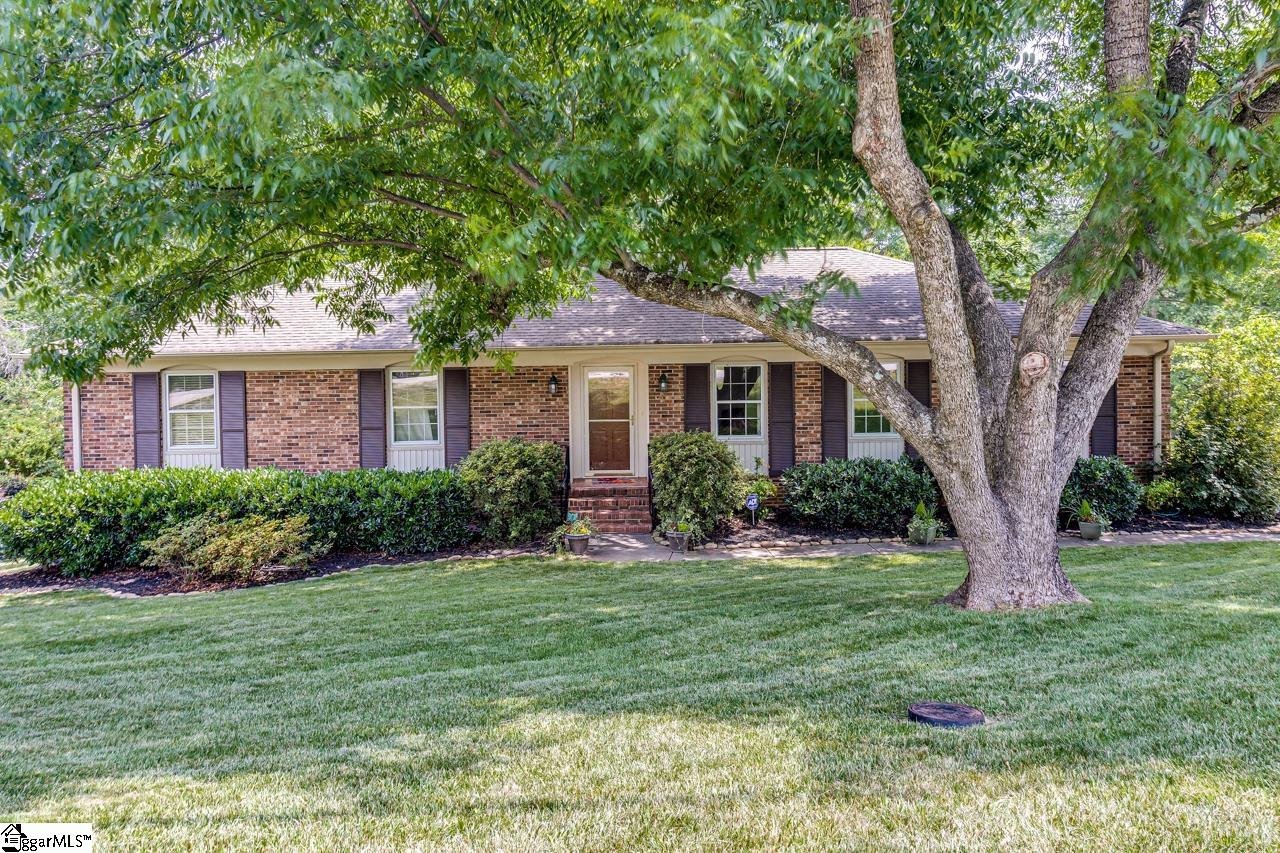 Property image 1 at 4 LEACROFT Drive, Greenville, SC 29615