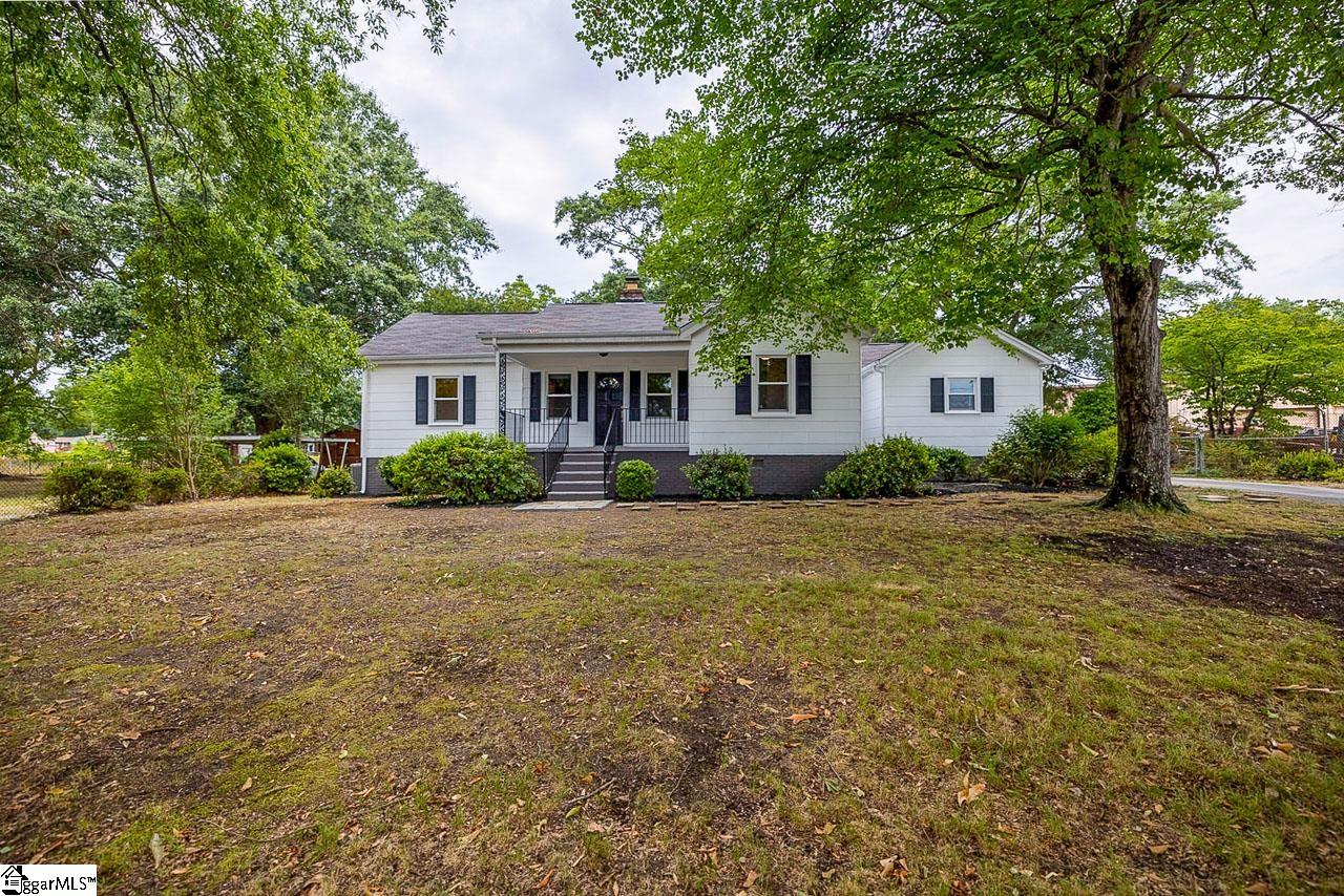 Property image 1 at 2 Monaghan Avenue, Greenville, SC 29617-3319