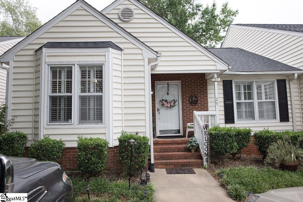 40 Wood Pointe Drive