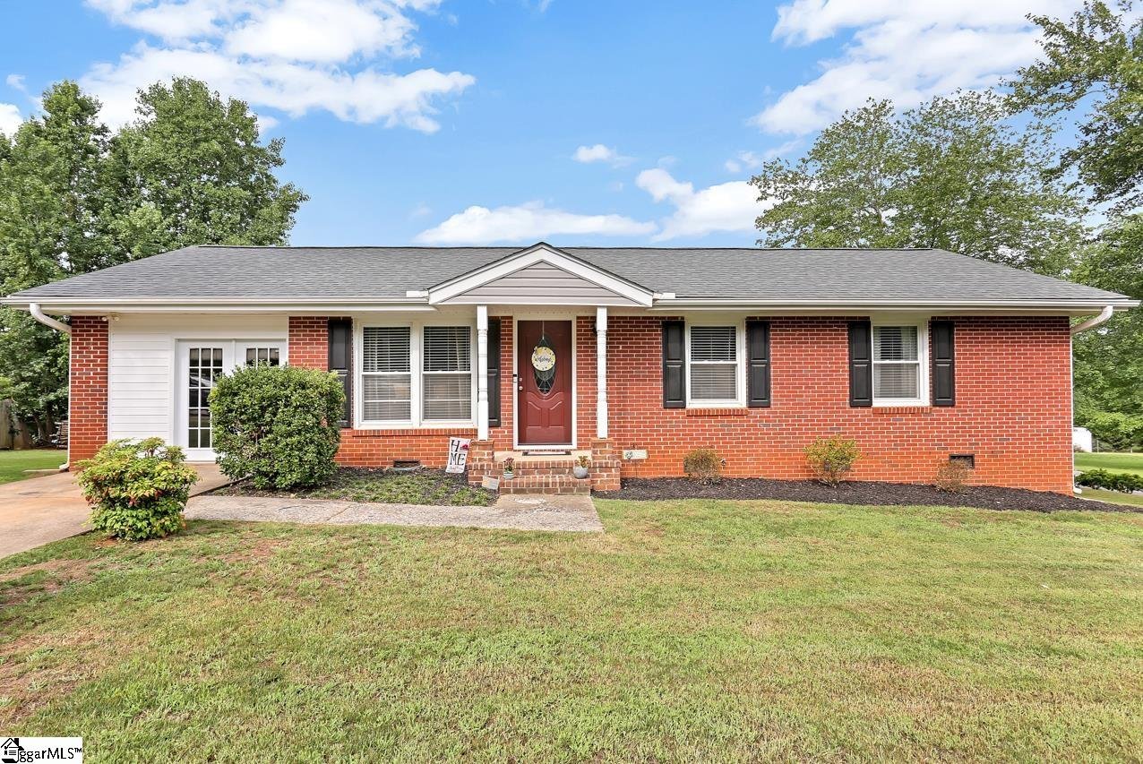 Property image 1 at 105 Walnut Drive, Pickens, SC 29671