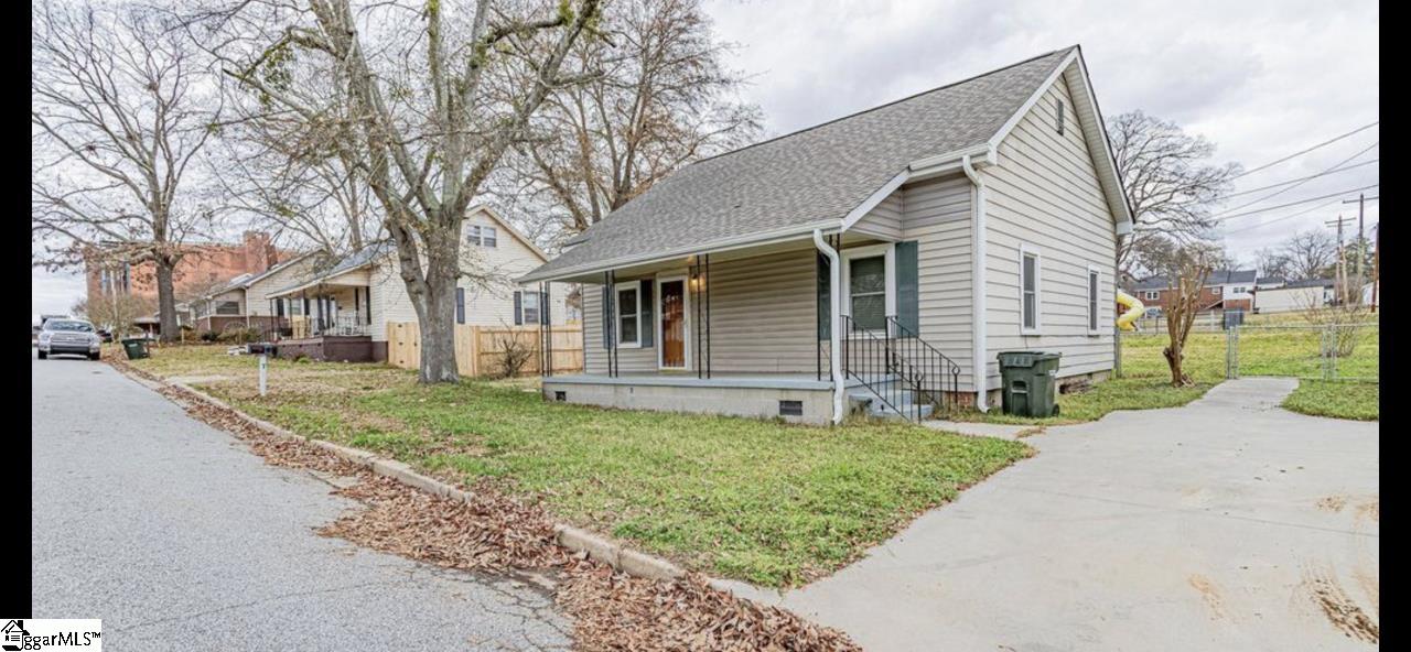 Property image 1 at 7 Stewart Avenue, Greer, SC 29650