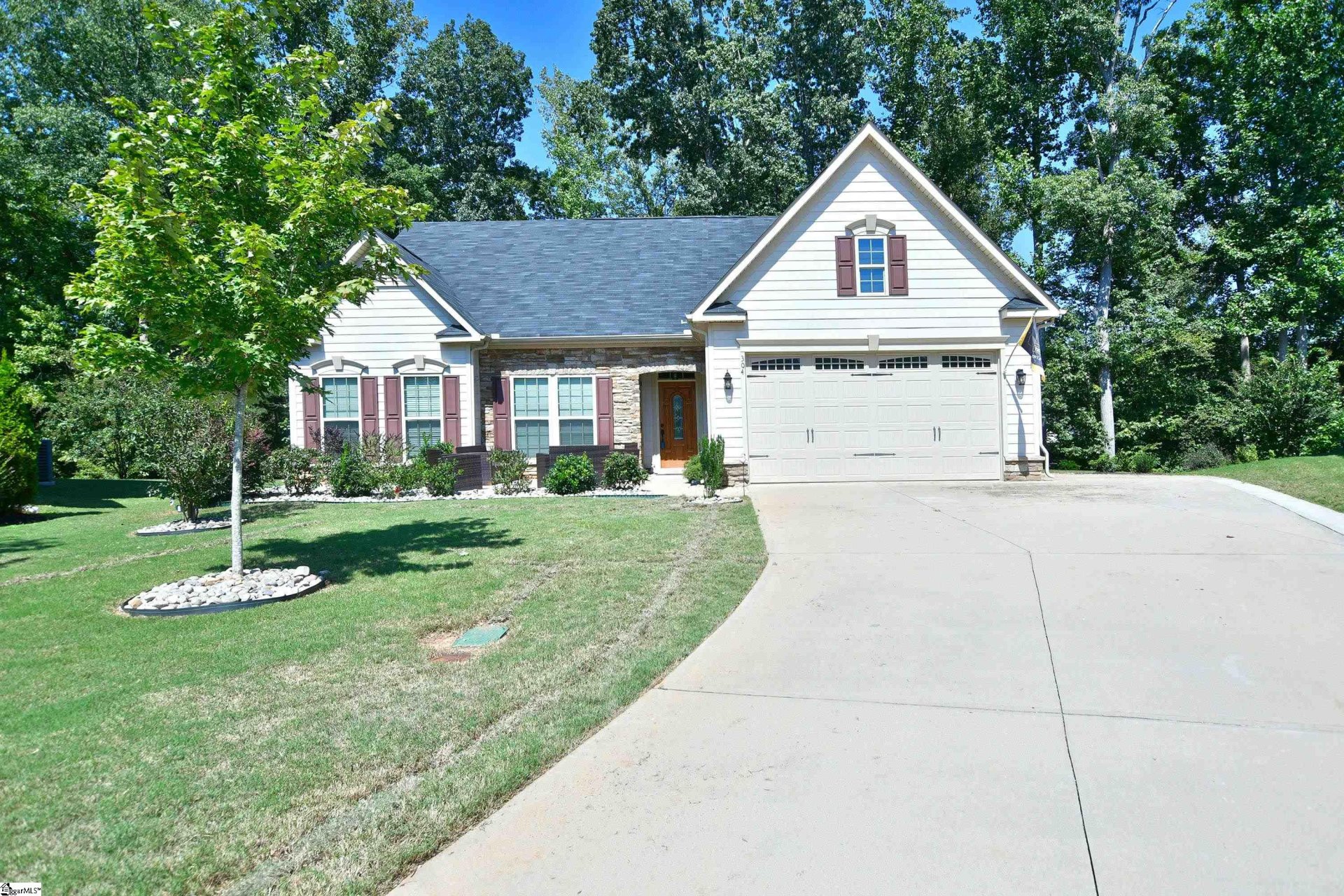 Property image 1 at 304 Limberlock Way, Simpsonville, SC 29681
