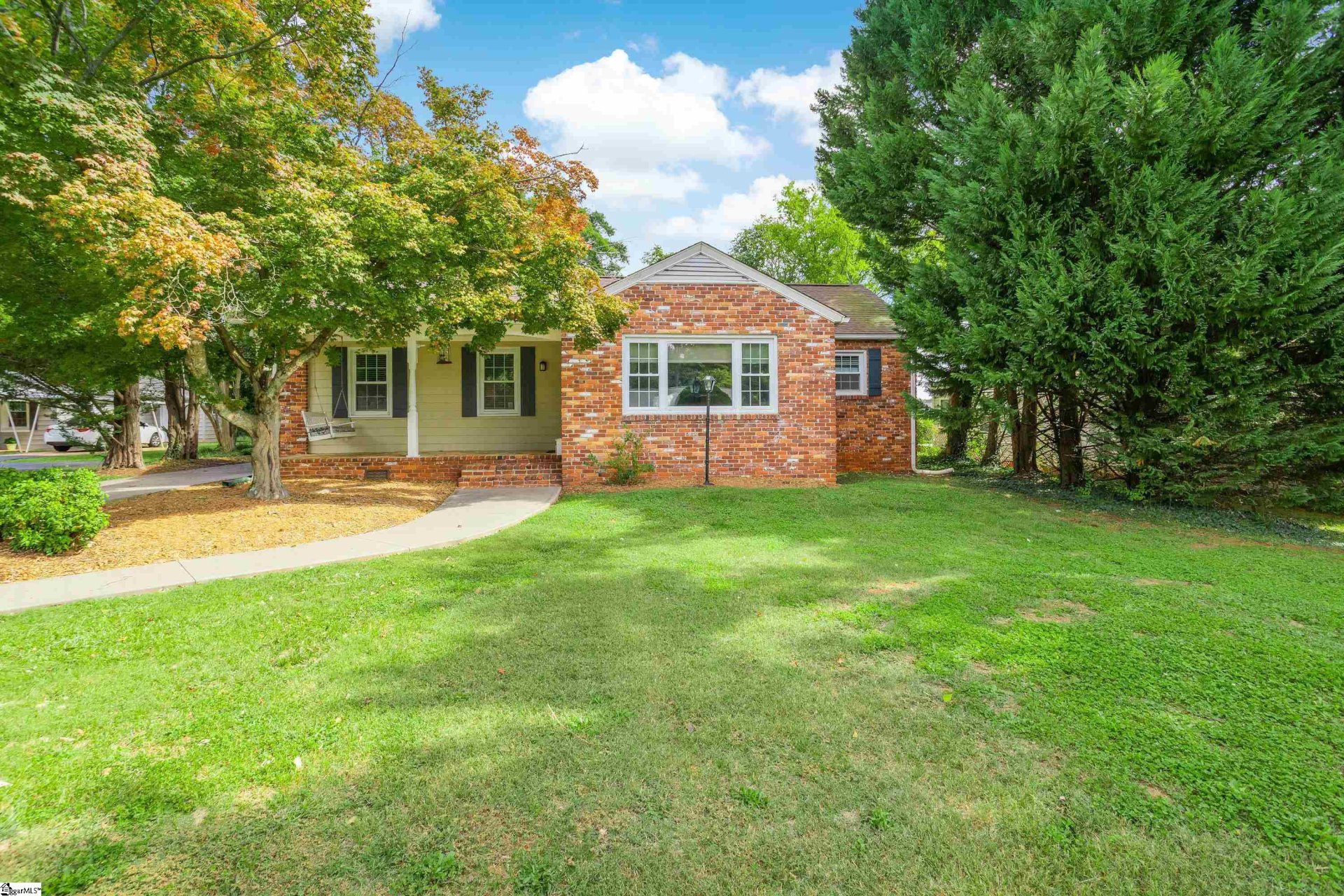 Property image 1 at 8 Kent Lane, Greenville, SC 29609