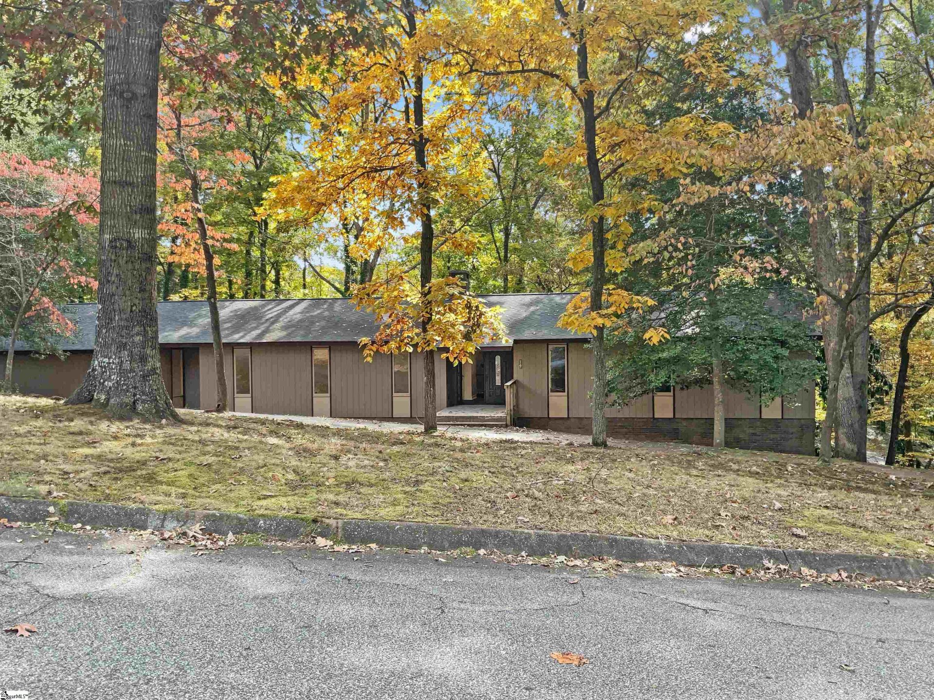 Property image 1 at 19 Fernwood Drive, Taylors, SC 29687