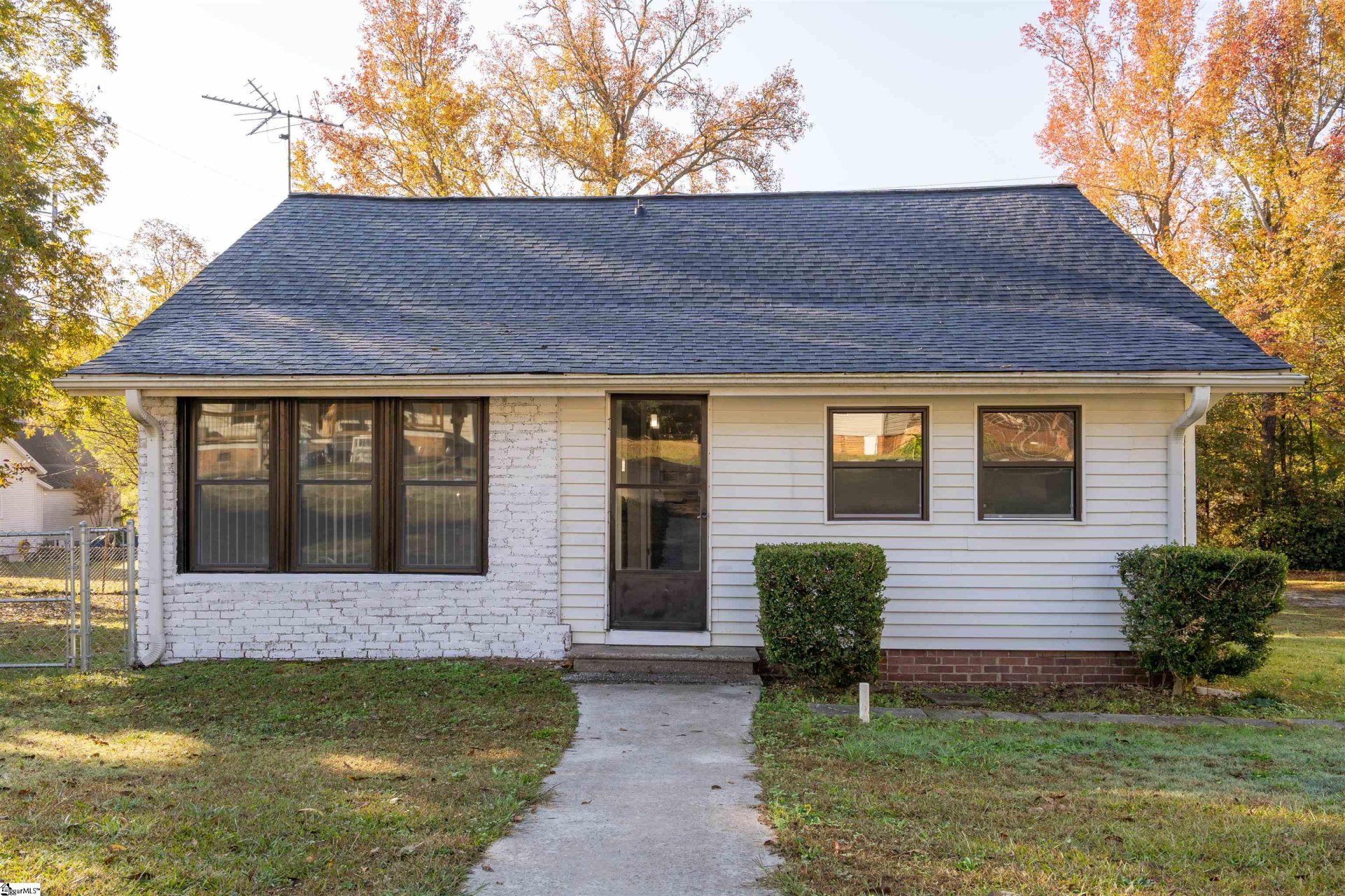 Property image 1 at 526 Perrin Avenue, Woodruff, SC 29388-1529