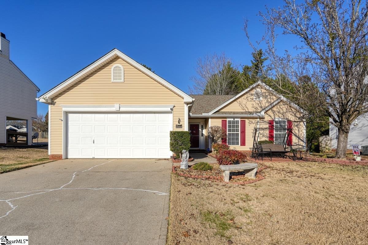 Property image 1 at 205 Crossview Drive, Simpsonville, SC 29680