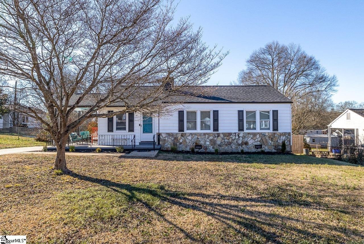 Property image 1 at 17 Westbrook Drive, Greenville, SC 29605