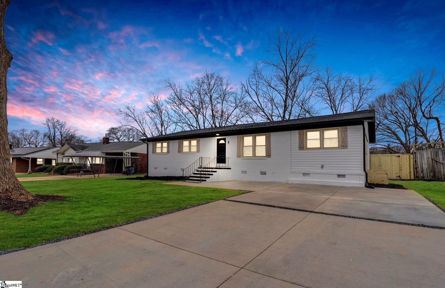 Property image 1 at 8 Farmington Road, Greenville, SC 29605