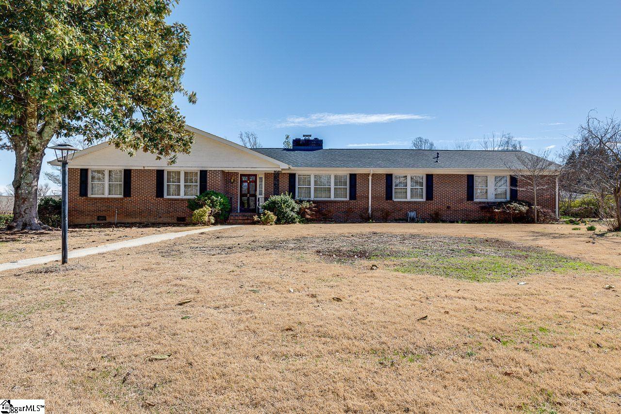 Property image 1 at 2 Wildaire Lane, Greenville, SC 29615