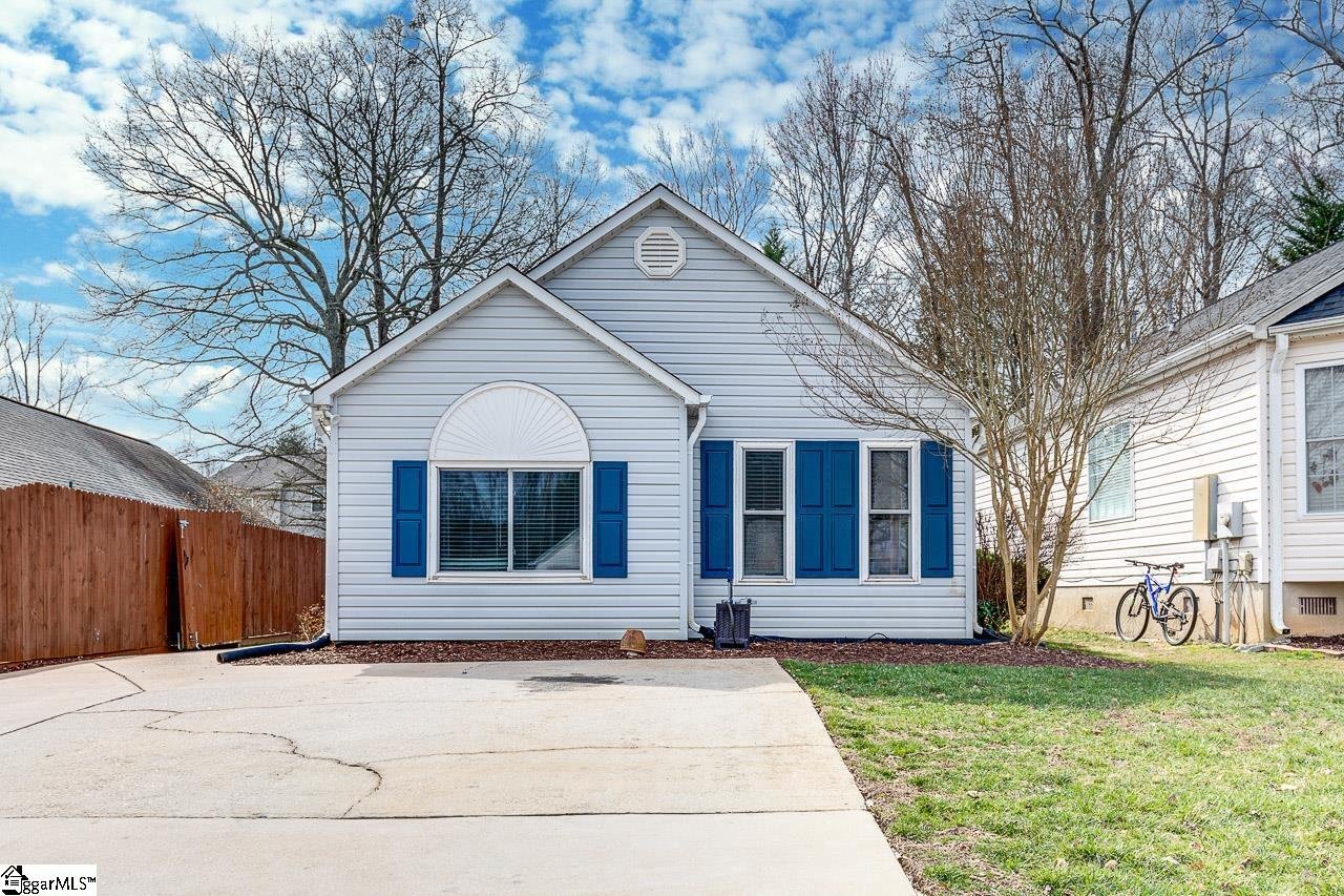 Property image 1 at 20 Lantern Lane, Greer, SC 29651