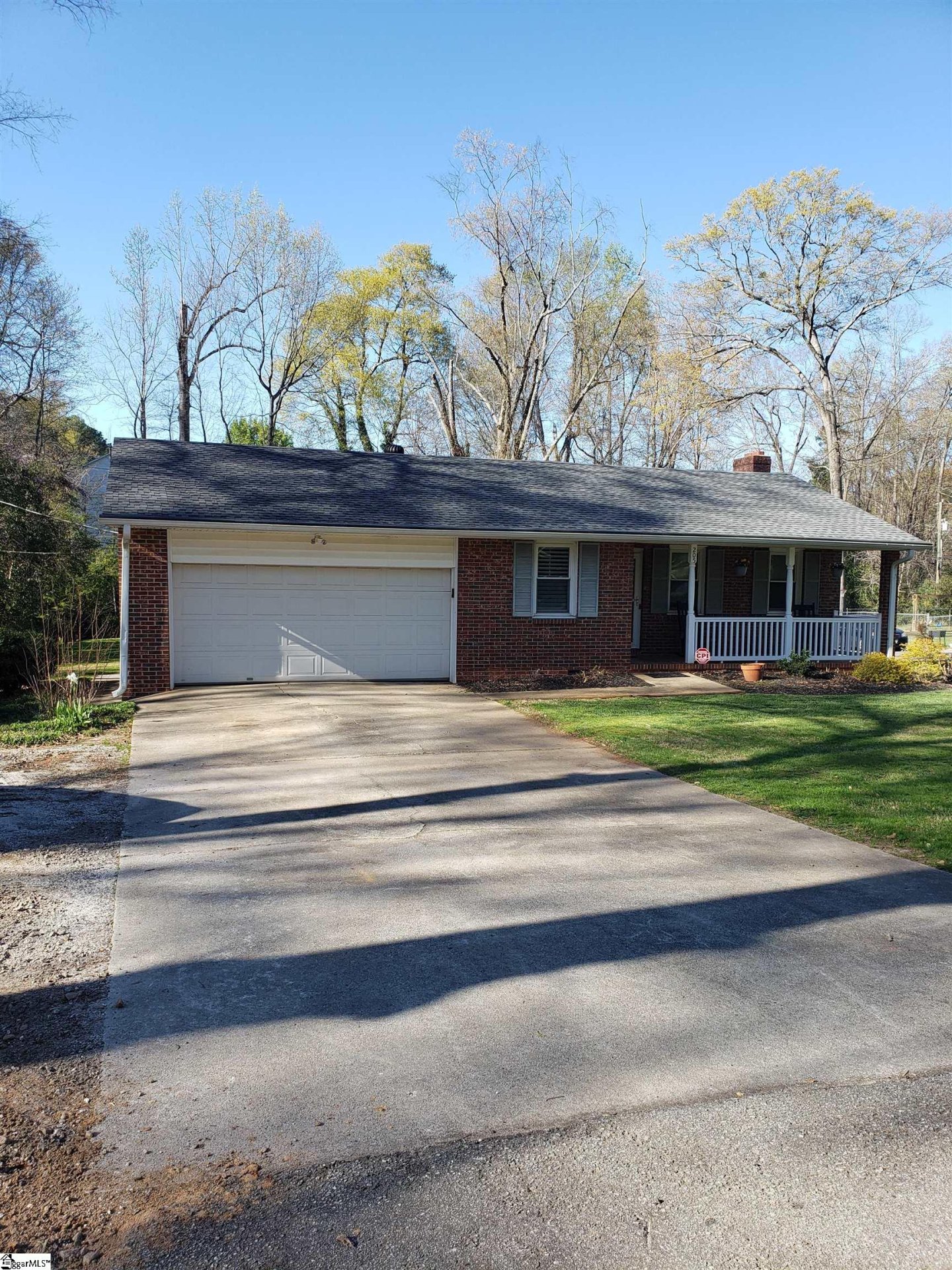 Property image 1 at 205 Hickory Lane, Mauldin, SC 29662