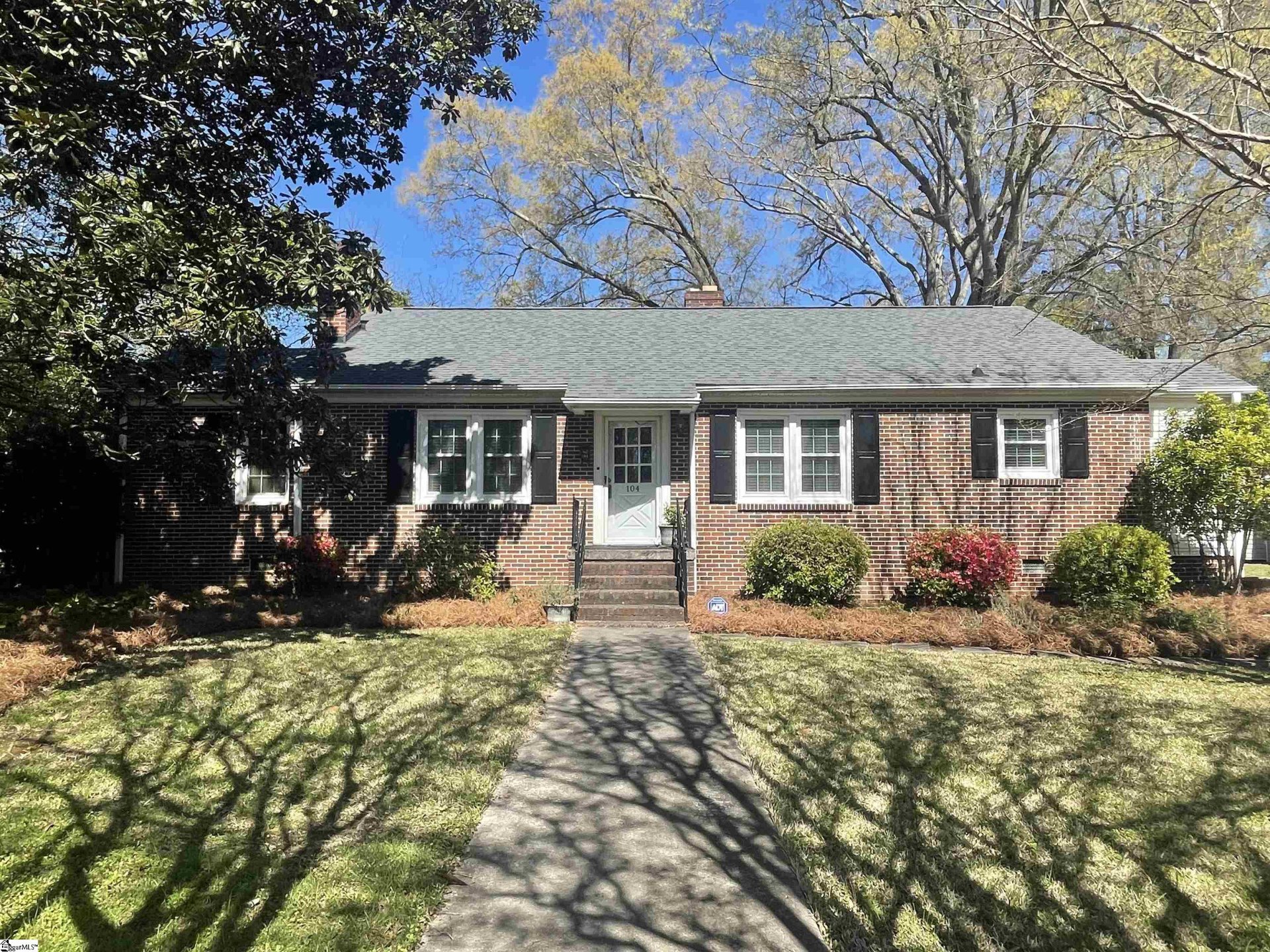 Property image 1 at 104 W Walnut Street, Clinton, SC 29325