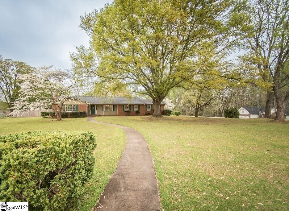 Property image 1 at 18 Rollingreen Road, Greer, SC 29651