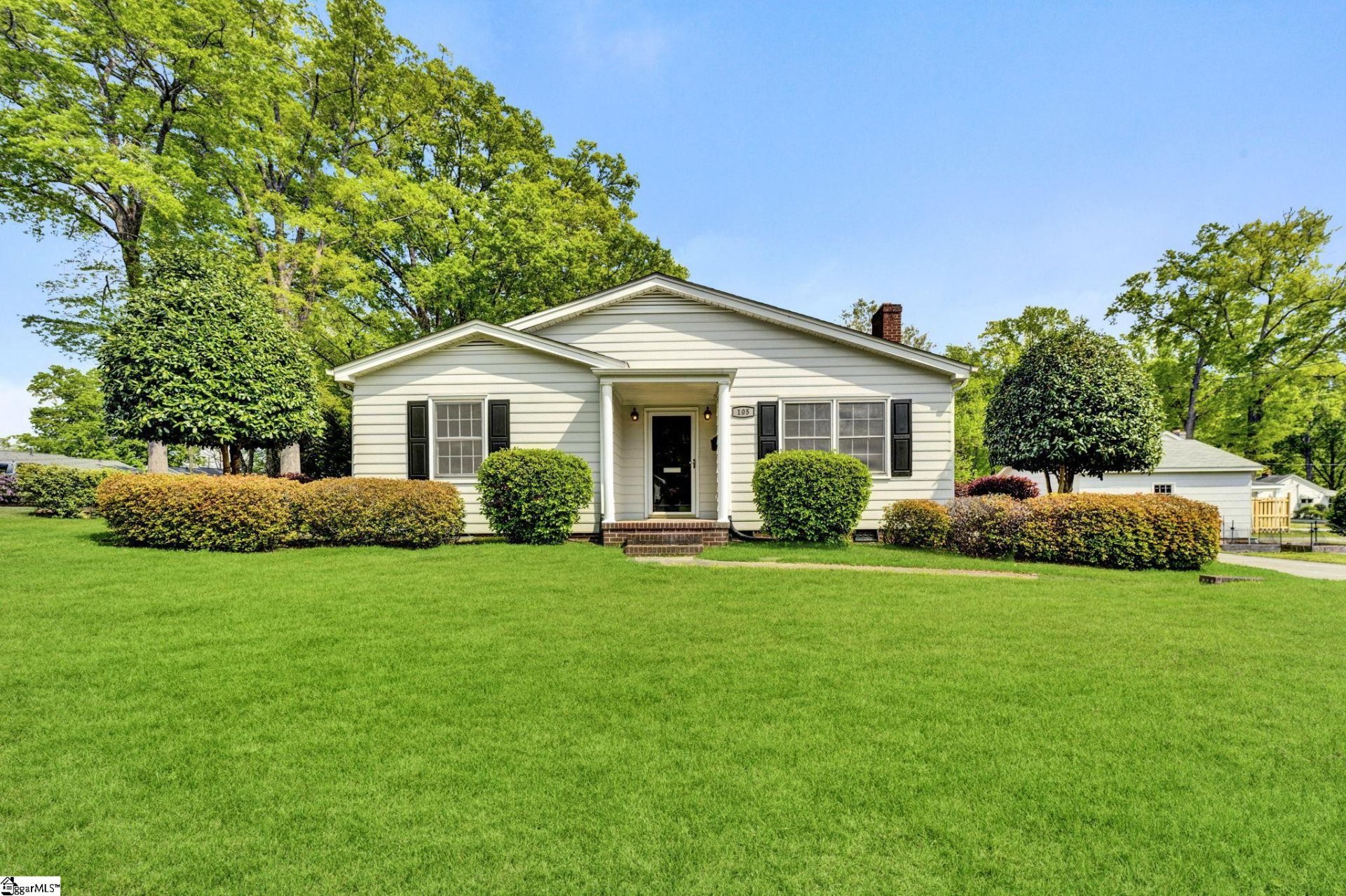 Property image 1 at 105 S Holland Street, Clinton, SC 29325