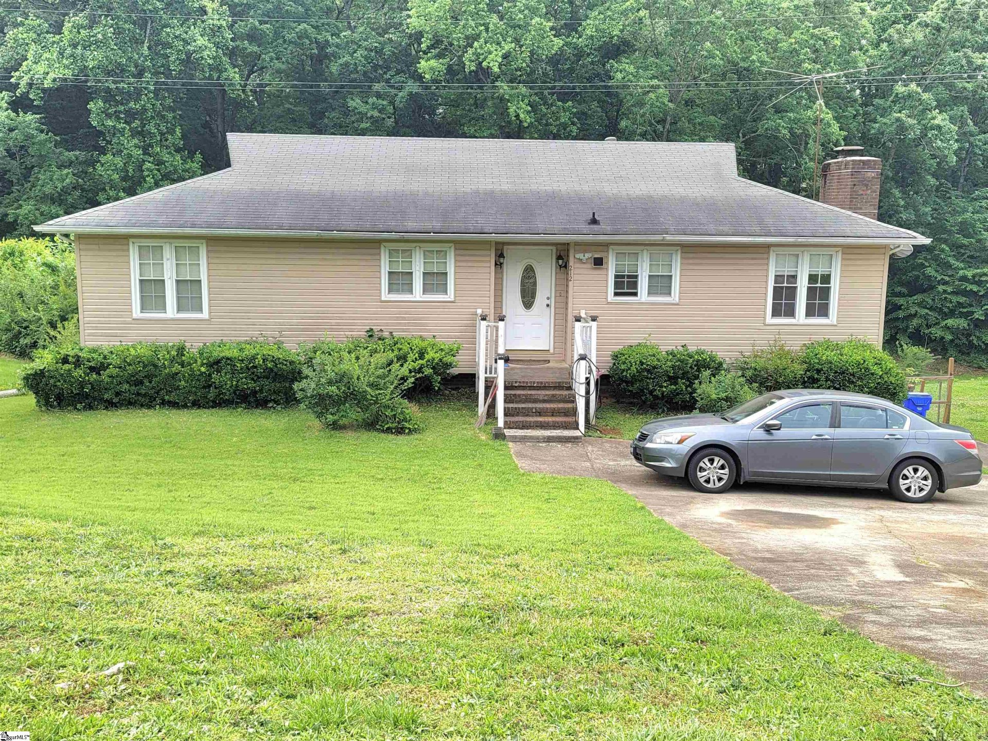 Property image 1 at 212 Lowndes Avenue, Greenville, SC 29607