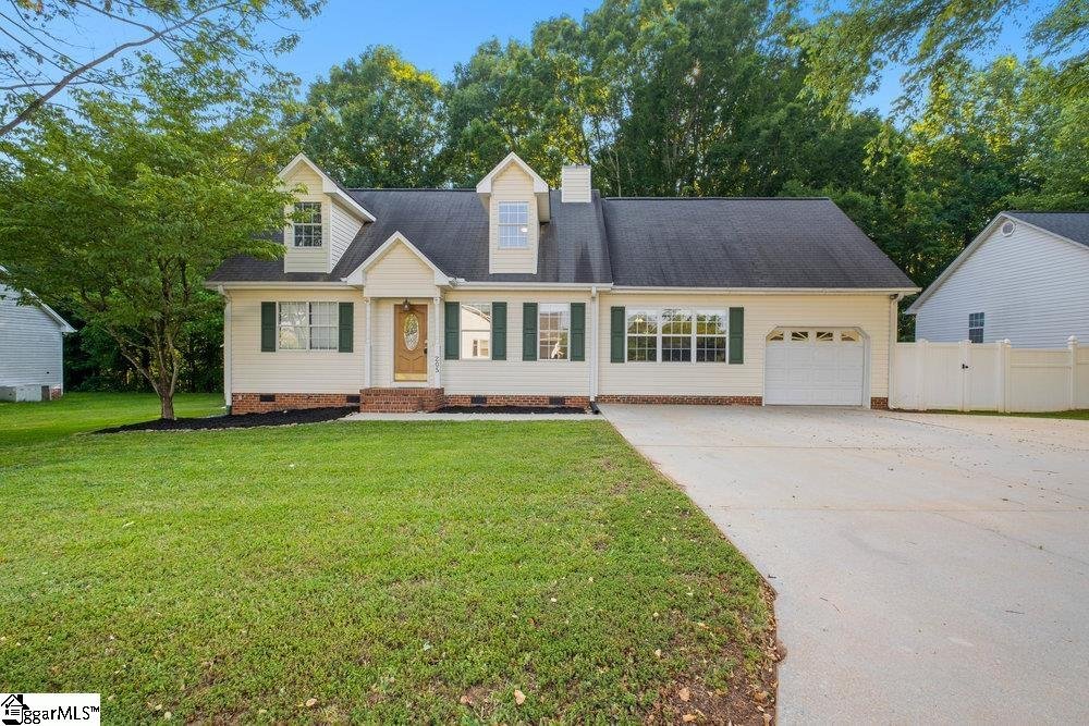 Property image 1 at 205 Patio Road, Easley, SC 29642