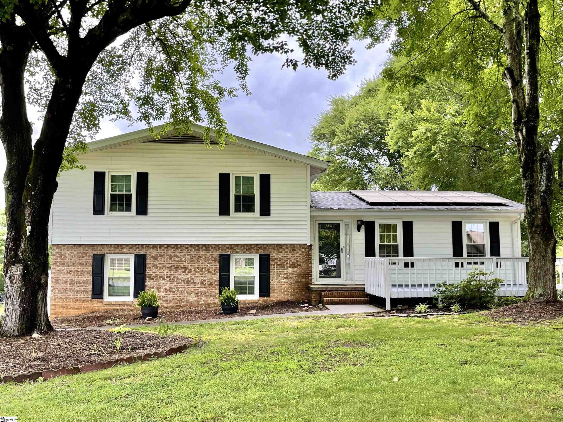 Property image 1 at 312 Lakeview Drive, Liberty, SC 29657