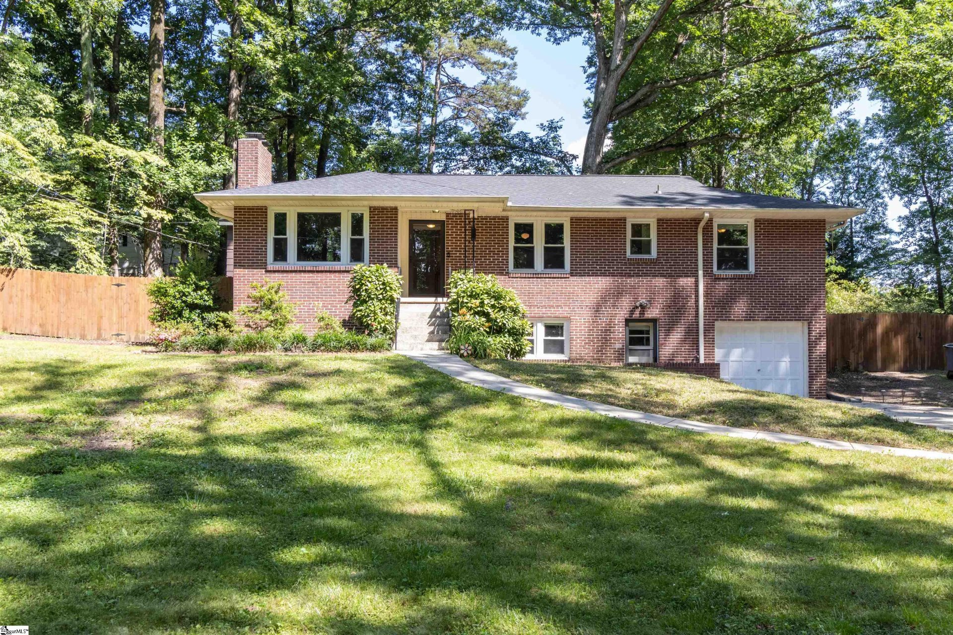 Property image 1 at 5 Yorkshire Drive, Greenville, SC 29615