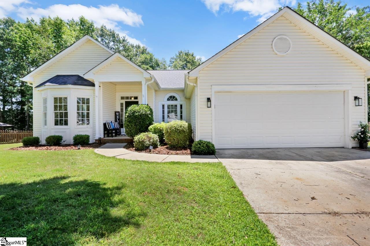 Property image 1 at 213 W Poplar Ridge Drive, Duncan, SC 29334