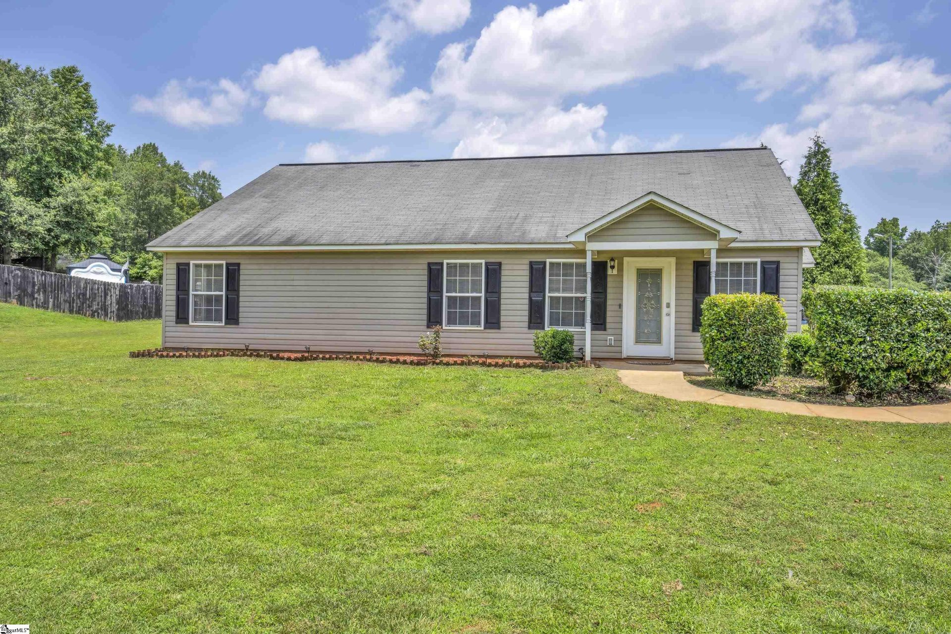 Property image 1 at 121 Redcoat Court, Simpsonville, SC 29680
