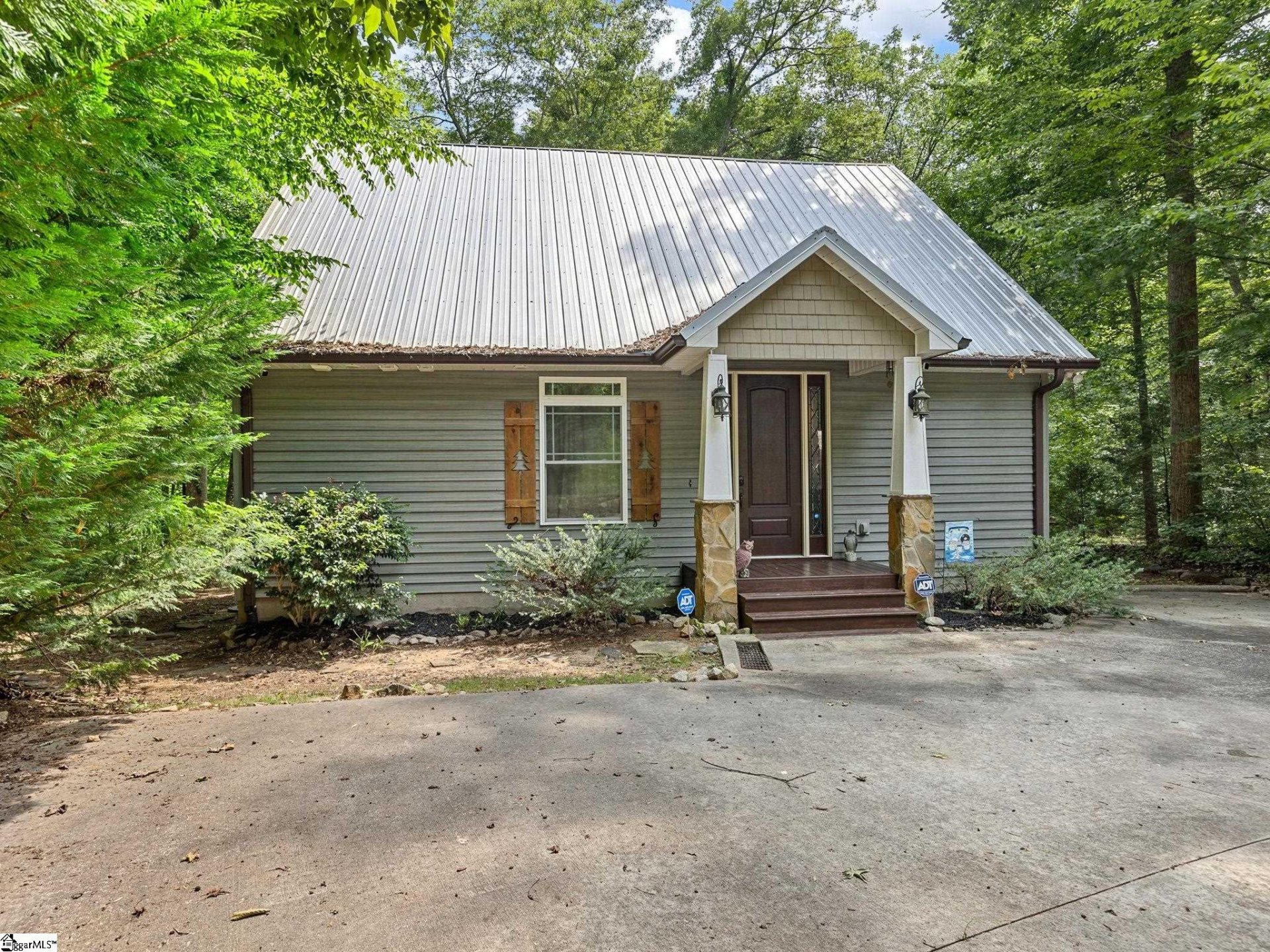 Property image 1 at 505 W Sheffield Drive, Westminster, SC 29693-6338