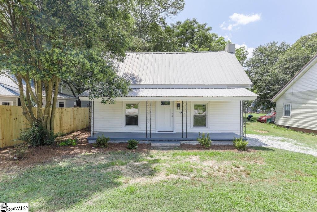 Property image 1 at 206 Woodside Avenue, Fountain Inn, SC 29644