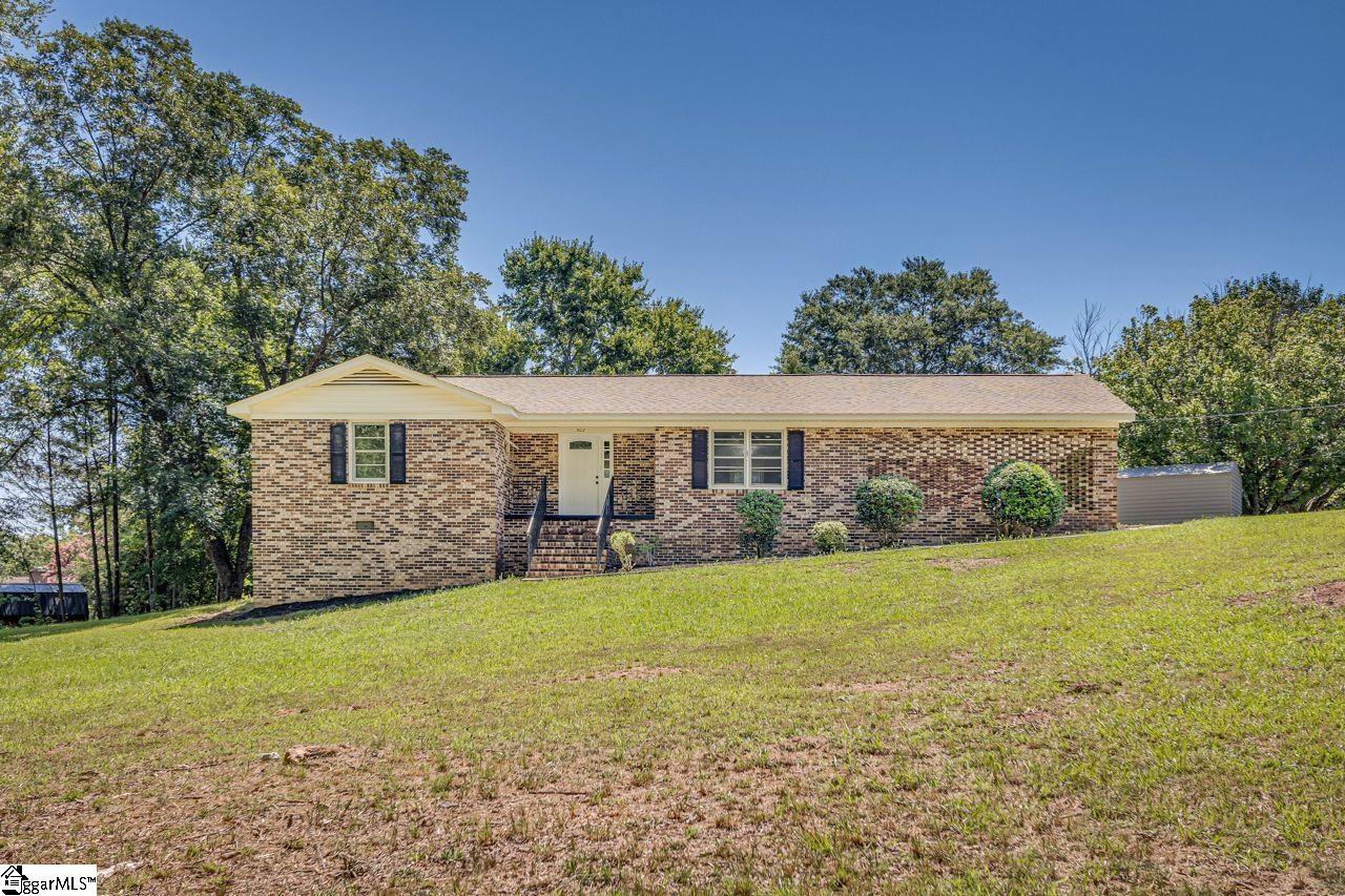 Property image 1 at 302 Blakely Avenue, Laurens, SC 29360