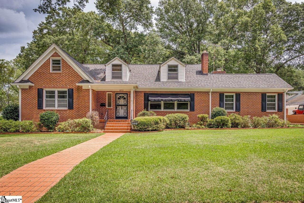 Property image 1 at 203 Chestnut Street, Clinton, SC 29325